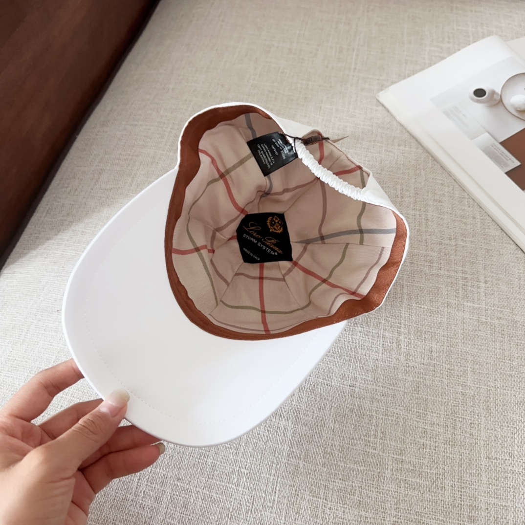 

Loro Piana(诺悠翩雅) 新款高版本棒球帽，大牌同步，超好搭配，出货！