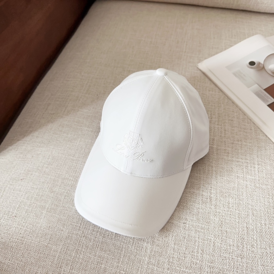 

Loro Piana(诺悠翩雅) 新款高版本棒球帽，大牌同步，超好搭配，出货！