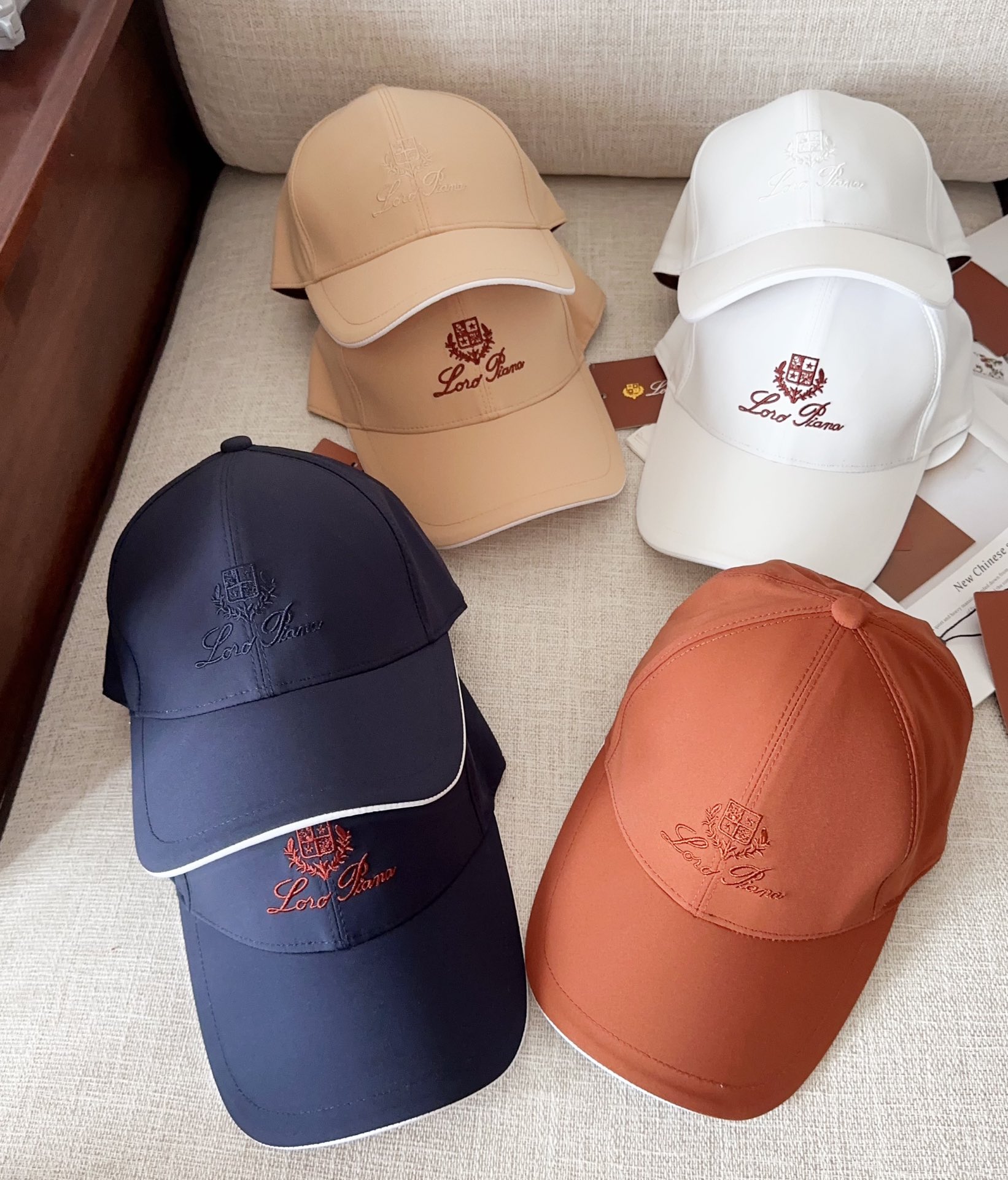 

Loro Piana(诺悠翩雅) 新款高版本棒球帽，大牌同步，超好搭配，出货！