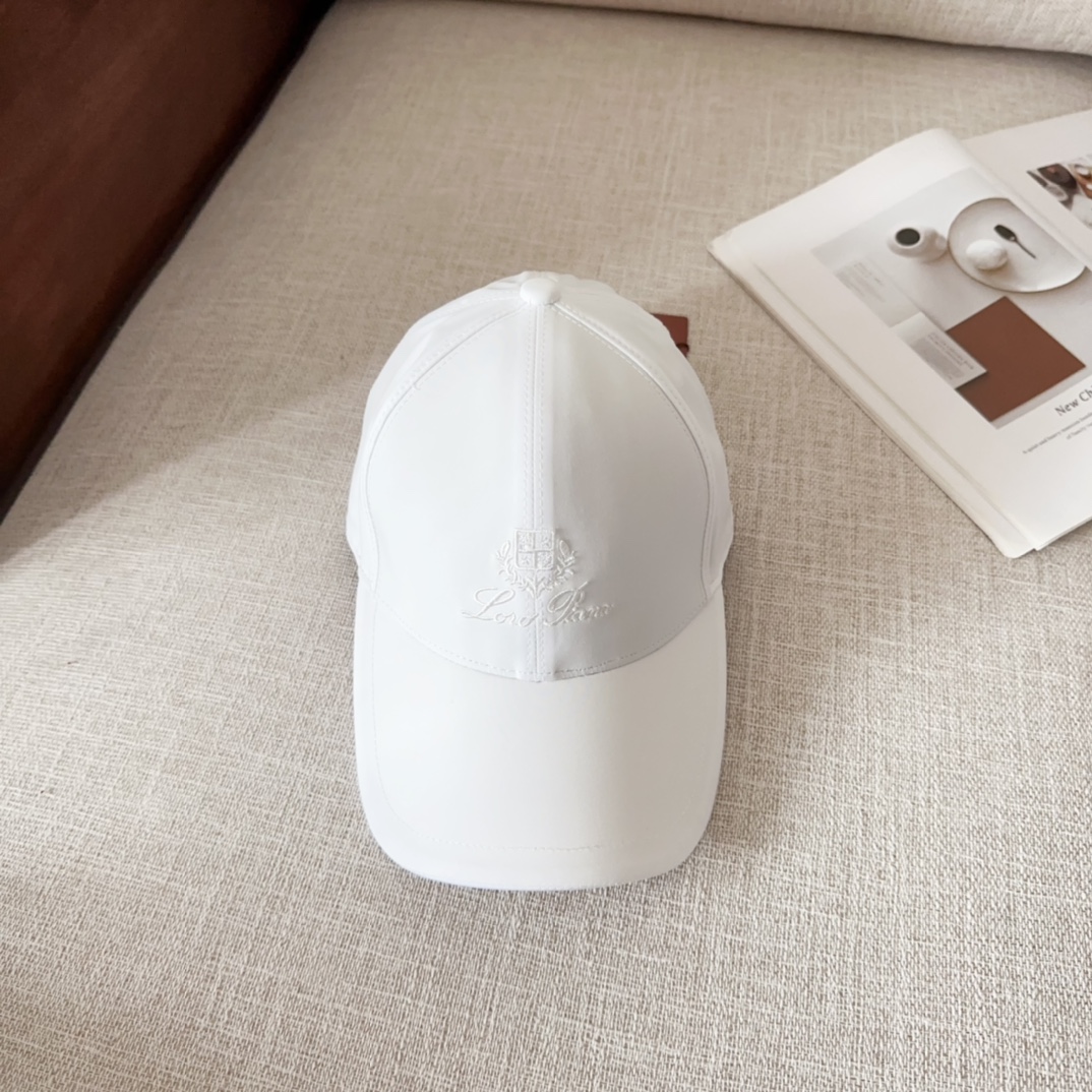 

Loro Piana(诺悠翩雅) 新款高版本棒球帽，大牌同步，超好搭配，出货！