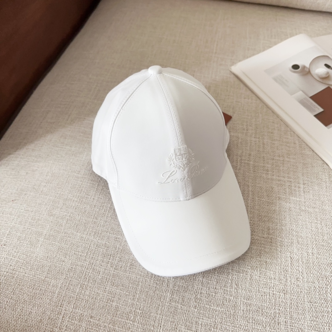 

Loro Piana(诺悠翩雅) 新款高版本棒球帽，大牌同步，超好搭配，出货！