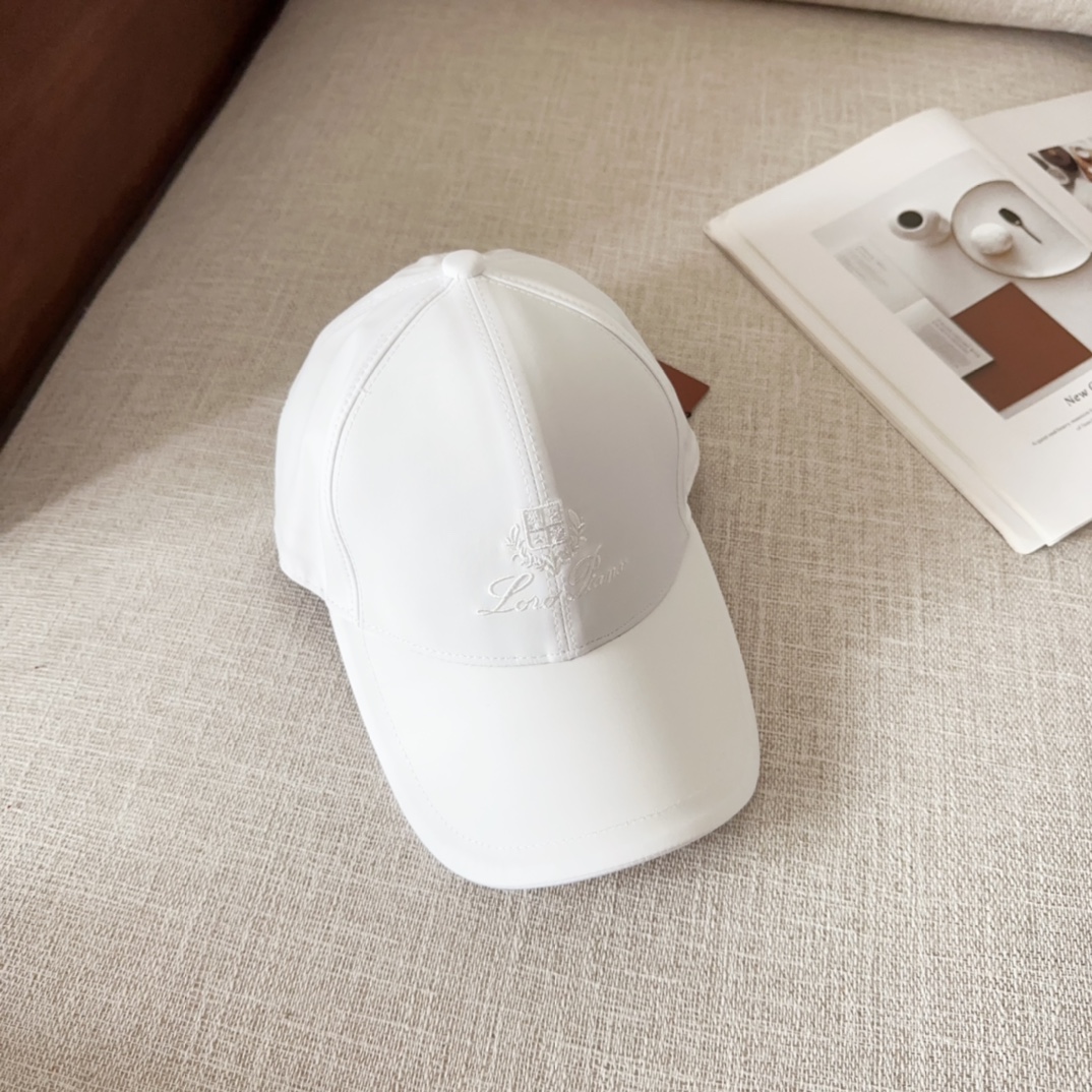 

Loro Piana(诺悠翩雅) 新款高版本棒球帽，大牌同步，超好搭配，出货！