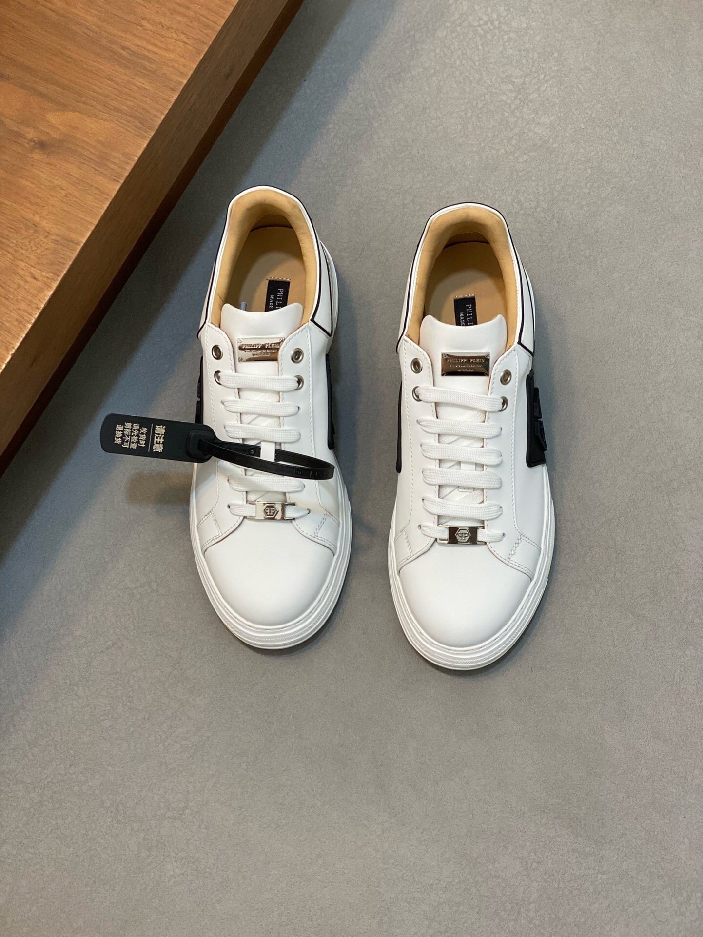 NO:217612,Brand PHILIPP PLEIN Color original color matching Number of 39-44 Custom made 38.45 Price Material Philip Purant's latest original replica!  Original single boutique fashion sneakers are first-class in workmanship, with soft cowhide upper splicing. Perfect combination, imported water-dyed cowhide foot pads@suitable for all kinds of travel, rubber sole non-slip and wear-resistant, qp Philip casual shoes, PHILIPP PLEIN, sneakers, cowhide19860909品牌PHILIPP PLEIN 颜色原版配色 码数39-44定做38.45 价格 材质菲利普·普兰最新款原版复刻！原单精品时尚运动鞋做工一流,鞋面柔软牛皮拼接.完美结合、进口水染牛皮垫脚@适合各种出行,橡胶大底防滑耐磨,qp 菲利普 休闲鞋,PHILIPP PLEIN,sneakers,cowhide,Men's shoes