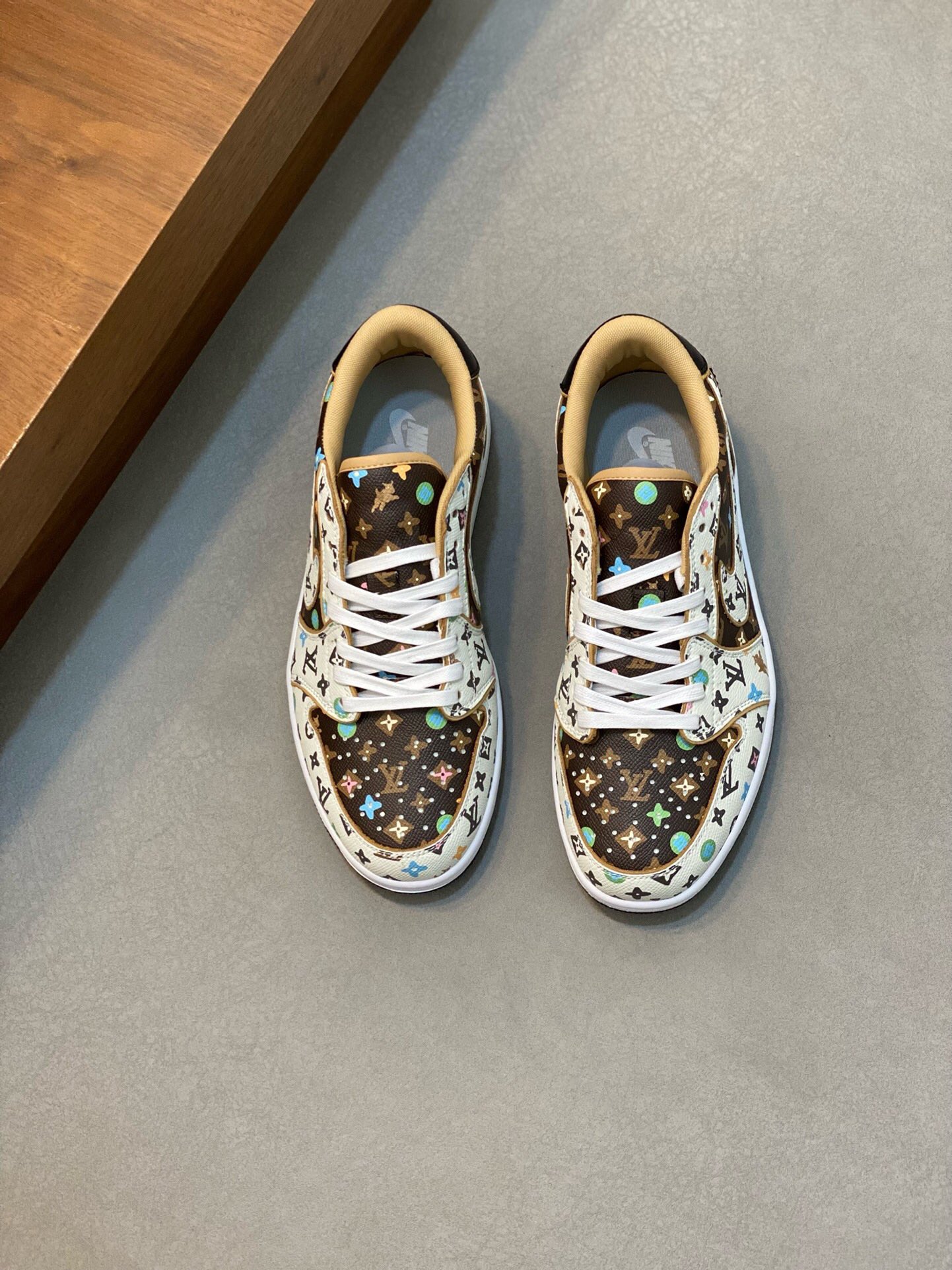 NO:218974,Brand LV·NiKe color original color matching, code number 38-44 customized 45.46 price Material Louis Vuitton·Nike new casual shoes!  The Louis Vuitton x x Nike co-branded model basically continues the style of THE TEN. The visual effects of the Swoosh car line and shoe tongue label are quite familiar, and they have both fashion and trendy attributes!  The upper is made of original material and original rubber outsole. Welcome to compare, Louis Vuitton, louis vuitton, louis vuitton, louis vuitton, stuart weitzman19860909品牌LV·NiKe 颜色原版配色 码数38-44定做45.46 价格 材质路易威登·耐克新品休闲鞋！Louis Vuitton x x Nike 联名款,设计思路基本上是延续 THE TEN 的风格,Swoosh 车线、鞋舌标签视觉效果相当熟悉,兼具时尚与潮流属性！鞋面采用原版材质,原版橡胶大底 欢迎对比,路易威登,louis vuitton,louis vuitton,louis vuitton,stuart weitzman,Men's shoes