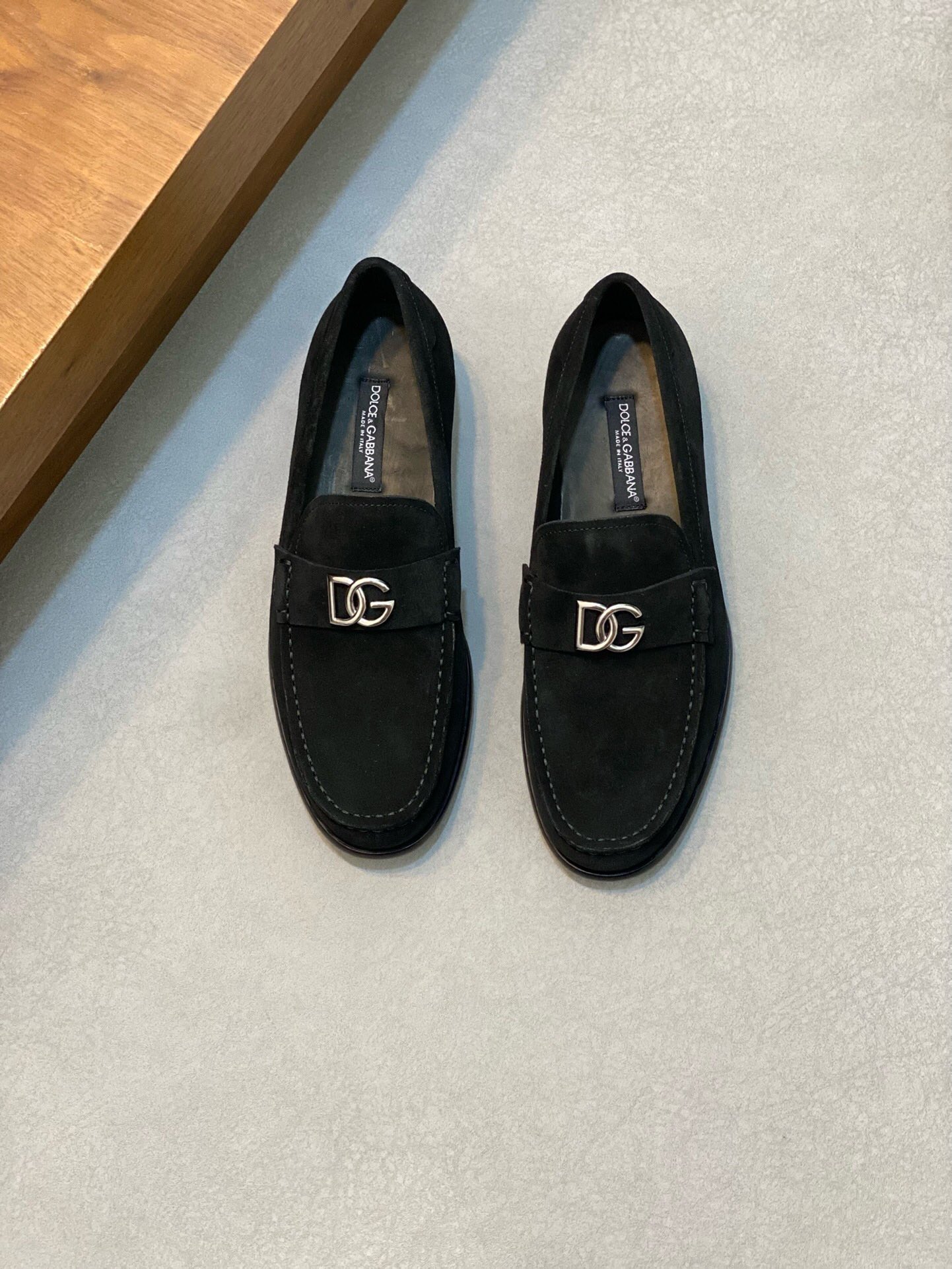NO:218813,Brand D&G color original color matching 39-44 Custom made 38.45.46 Price Material Dolce & Gabbana/New Calfskin Mocasin Shoes Bernini Series Mocasin Shoes, embellished with new metal signs. Made of Mino Calfskin, (general leather outsole) retro and shiny texture complement each other, releasing contemporary and exquisite charm., Dolce & Gabbana leather shoes, Dolce & Gabbana, Dolce & Gabbana, Dolce & Gabbana, cowhide, Leather soles19860909品牌D&G 颜色原版配色 码数39-44定做38.45.46 价格 材质杜嘉班纳Dolce & Gabbana/新款小牛皮莫卡辛鞋 Bernini 系列莫卡辛鞋,点缀全新金属标牌.采用 Mino 小牛皮制成,（真皮大底）复古与亮泽质感相得益彰,释放当代考究魅力.,杜嘉班纳皮鞋,Dolce&Gabbana,Dolce&Gabbana,Dolce&Gabbana,cowhide,Leather soles,Men's shoes