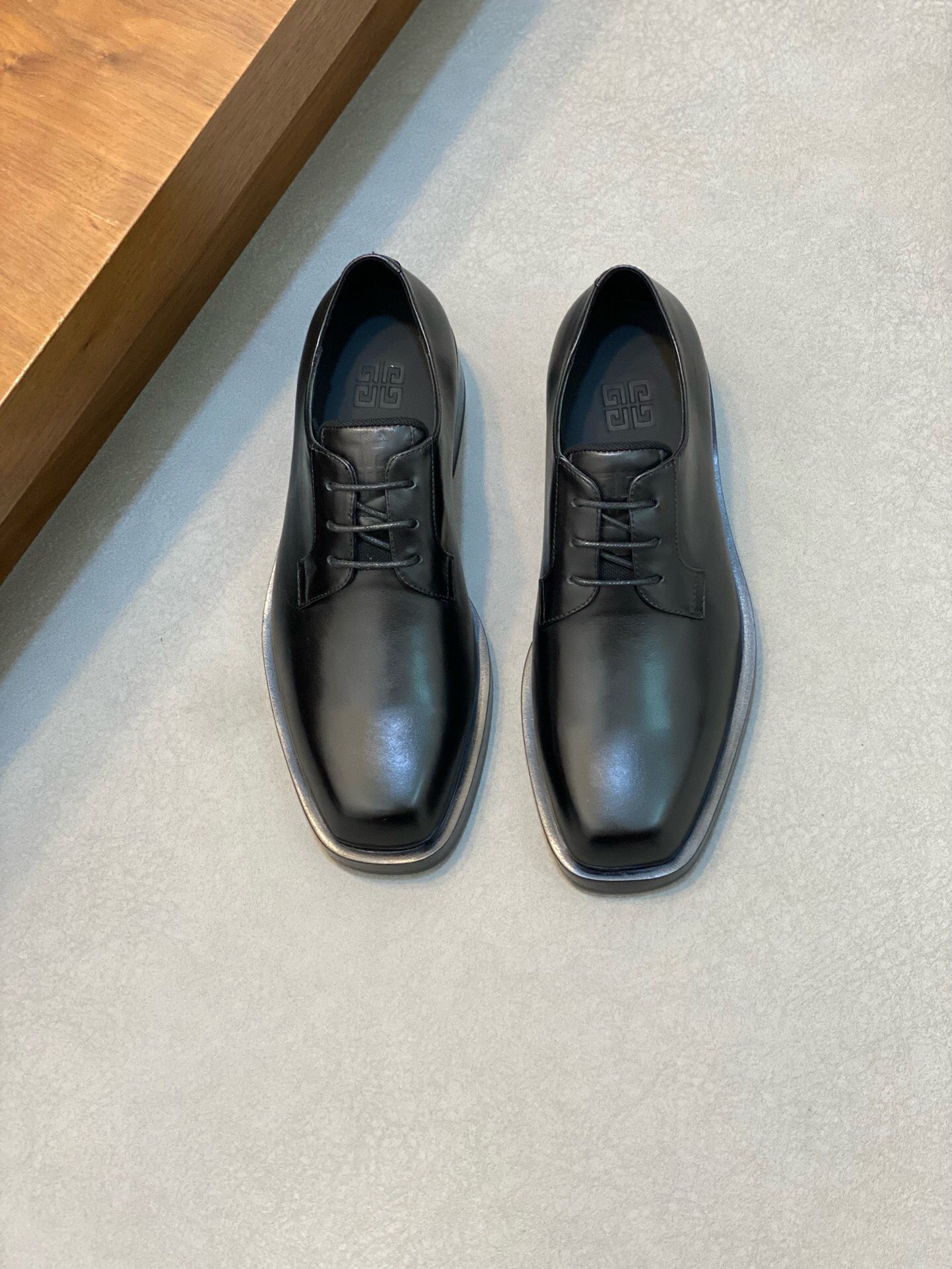 NO:218816,Brand GIVENCHY color original color matching code number 39-44 customized 38.45 price material Givenchy new style casual men's shoes!  The first layer cowhide cowhide inner cowhide footbed is elegant and elegant. The foot is super elegant and perfect. The high-quality workmanship is 1:1 accurate reproduction. Pure handmade to create a comfortable wearing experience. New original rubber outsole, Givenchy casual leather shoes, given, given, given, cowhide19860909品牌GIVENCHY 颜色原版配色 码数39-44定做38.45 价格 材质纪梵希新款 休闲男鞋！优选头层牛皮牛皮内里牛皮垫脚 版型大气上脚超有气质完美的流线高品质做工1:1精准复刻 纯手工打造舒适的穿着体验新款原版橡胶大底,纪梵希 休闲皮鞋,givenchy,givenchy,cowhide,Men's shoes