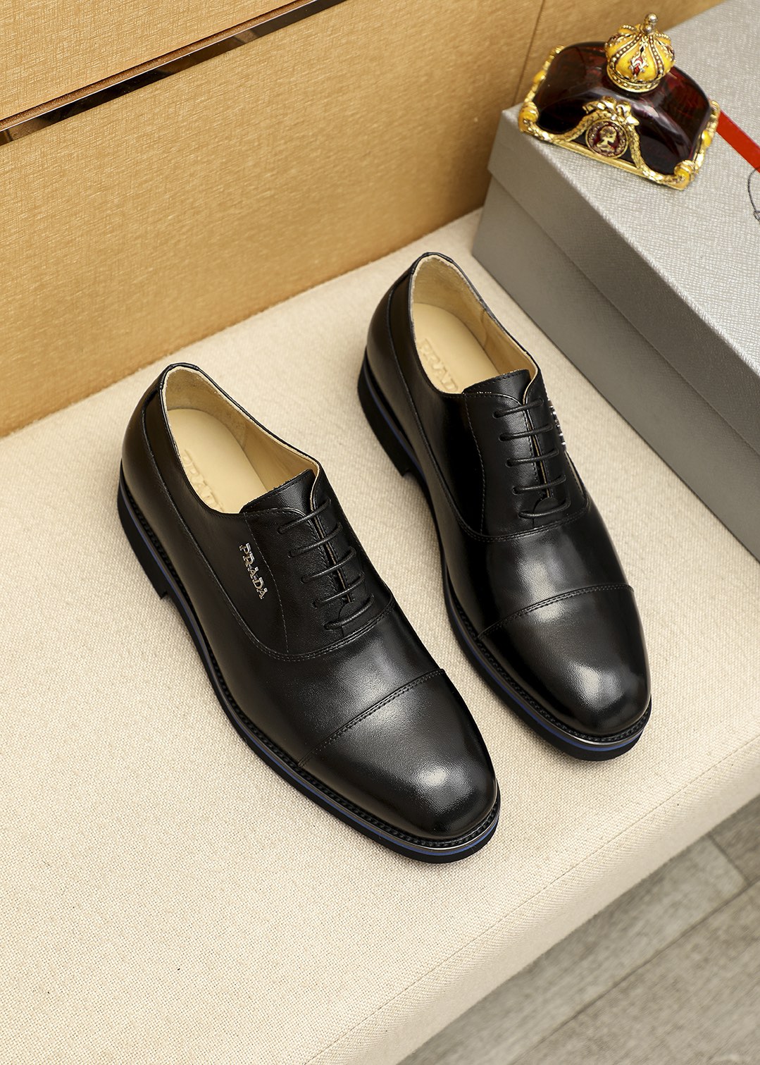 NO:270756,[Prada PRADA] (full high-end cowhide inner lining) latest genuine leather business suit shoes are on the market simultaneously, imported from Italy, first layer calfskin is made of one-to-one, 1:1 rubber sole on the official website. It is versatile, high-end and classy, ​​and the color combination is extraordinary. This four-season model is charming when worn on the feet and shows the temperament of the big brand. Standard code 39-44 (customized by 38.45.46.47), prada, prada, business suit, cowhide19860909【普拉达PRADA】（全高端牛皮内里）最新真皮商务西装鞋官网同步上市,意大利进口 头层小牛皮一比一重金打造,官网1:1橡胶大底.穿着百搭,高档不失档次,彩色搭配气度不凡.此款四季款,穿在脚上魅力四射尽显大牌气质.标准码39-44（38.45.46.47订制）,,prada,prada,business suit,cowhide,Men's shoes