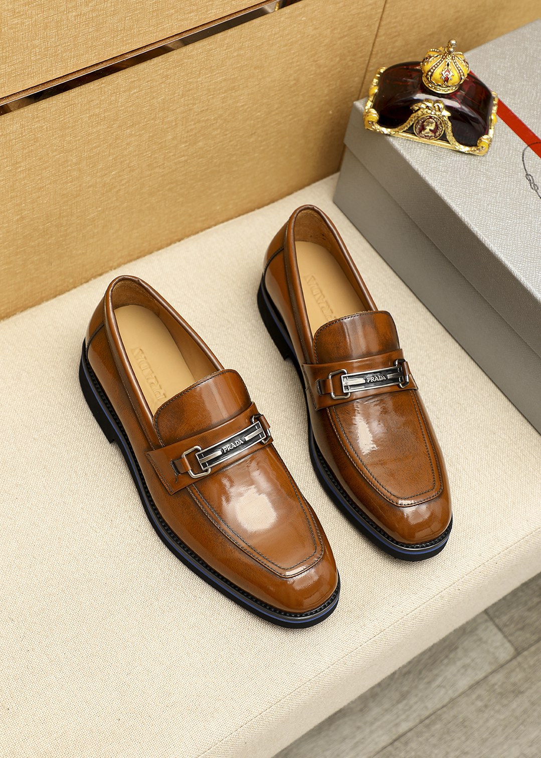 NO:270758,[Prada PRADA] (full high-end cowhide inner lining) latest genuine leather business suit shoes are on the market simultaneously, imported from Italy, made of calfskin with a 1-to-one price, 1:1 rubber sole on the official website. Wearing versatile, high-end and classy, ​​and the color matching is extraordinary. This four-season model is charming when worn on the feet and shows the temperament of the big brand. Standard code 39-44 (customized by 38.45.46.47), prada, prada, business suit, cowhide19860909【普拉达PRADA】（全高端牛皮内里）最新真皮商务西装鞋官网同步上市,意大利进口 头层开边珠小牛皮一比一重金打造,官网1:1橡胶大底.穿着百搭,高档不失档次,彩色搭配气度不凡.此款四季款,穿在脚上魅力四射尽显大牌气质.标准码39-44（38.45.46.47订制）,,prada,prada,business suit,cowhide,Men's shoes