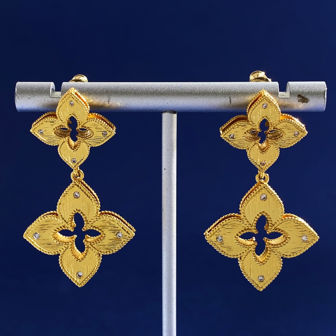  RC80 55 59 
Roberto Coin珂瑛 四瓣花 四叶花 镶小白钻金属拉丝镂空玑镂雕花大小