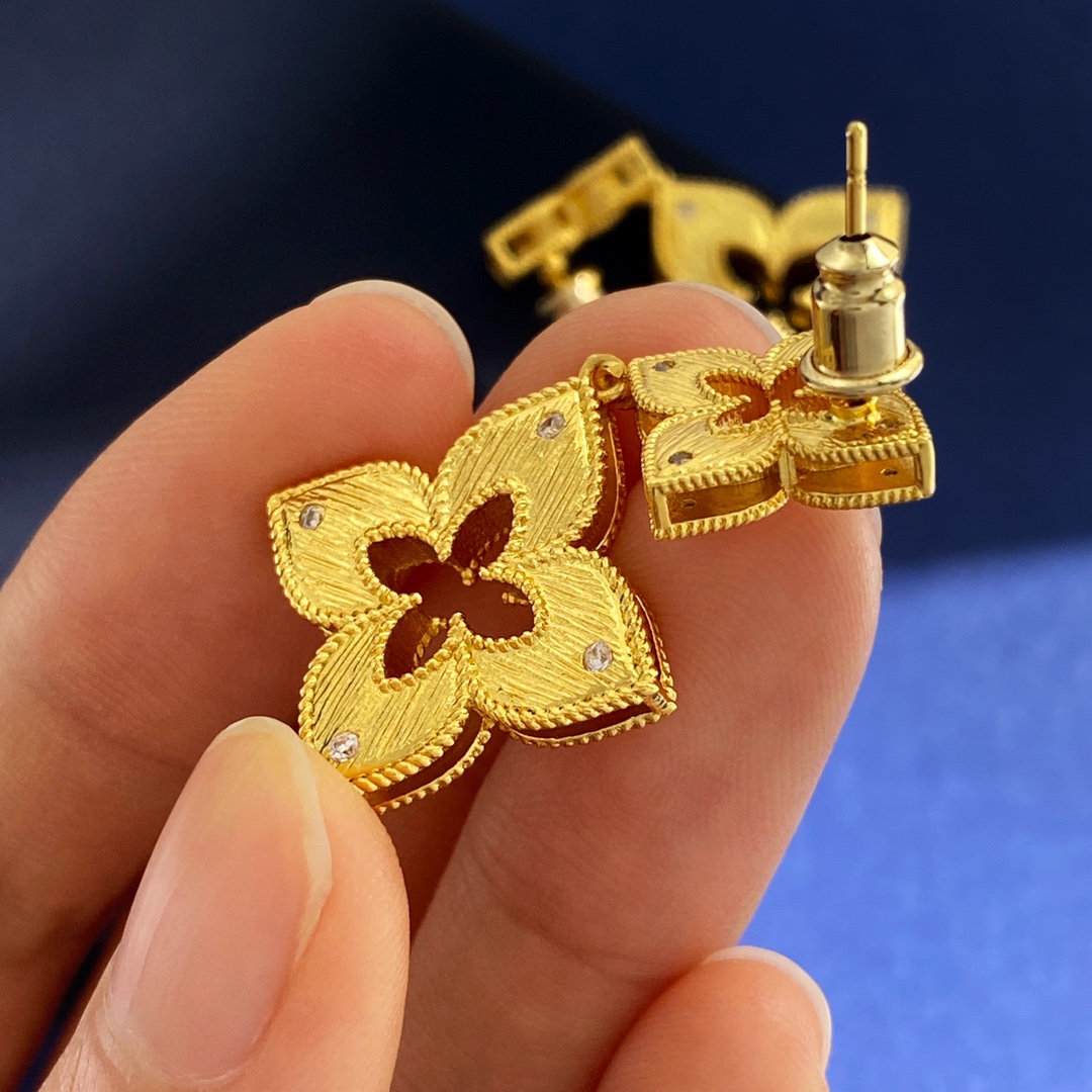  RC80 55 59 
Roberto Coin珂瑛 四瓣花 四叶花 镶小白钻金属拉丝镂空玑镂雕花大小