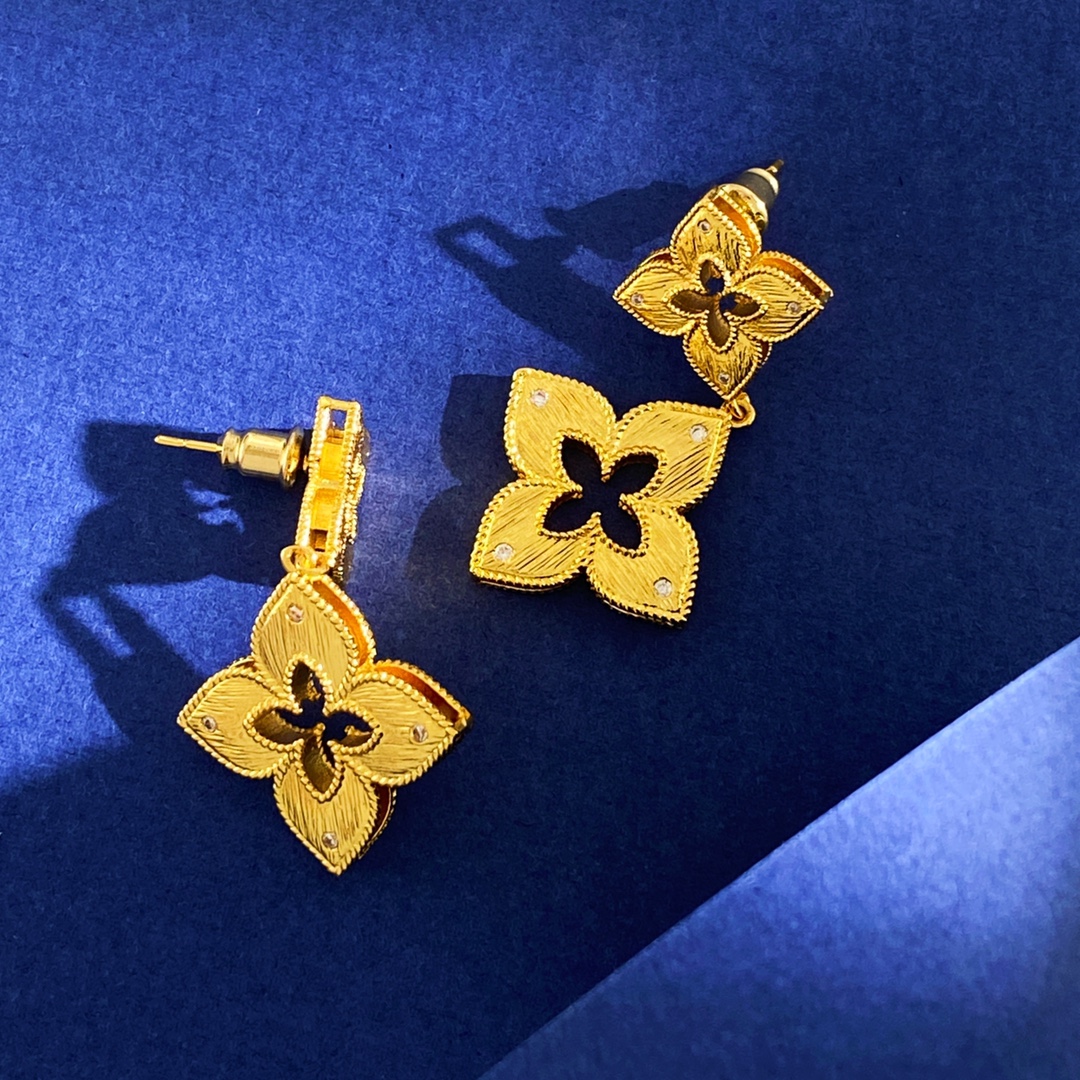  RC80 55 59 
Roberto Coin珂瑛 四瓣花 四叶花 镶小白钻金属拉丝镂空玑镂雕花大小