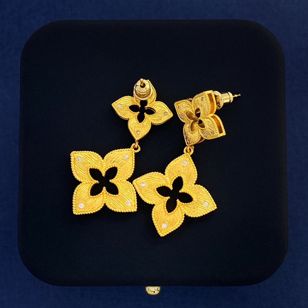  RC80 55 59 
Roberto Coin珂瑛 四瓣花 四叶花 镶小白钻金属拉丝镂空玑镂雕花大小