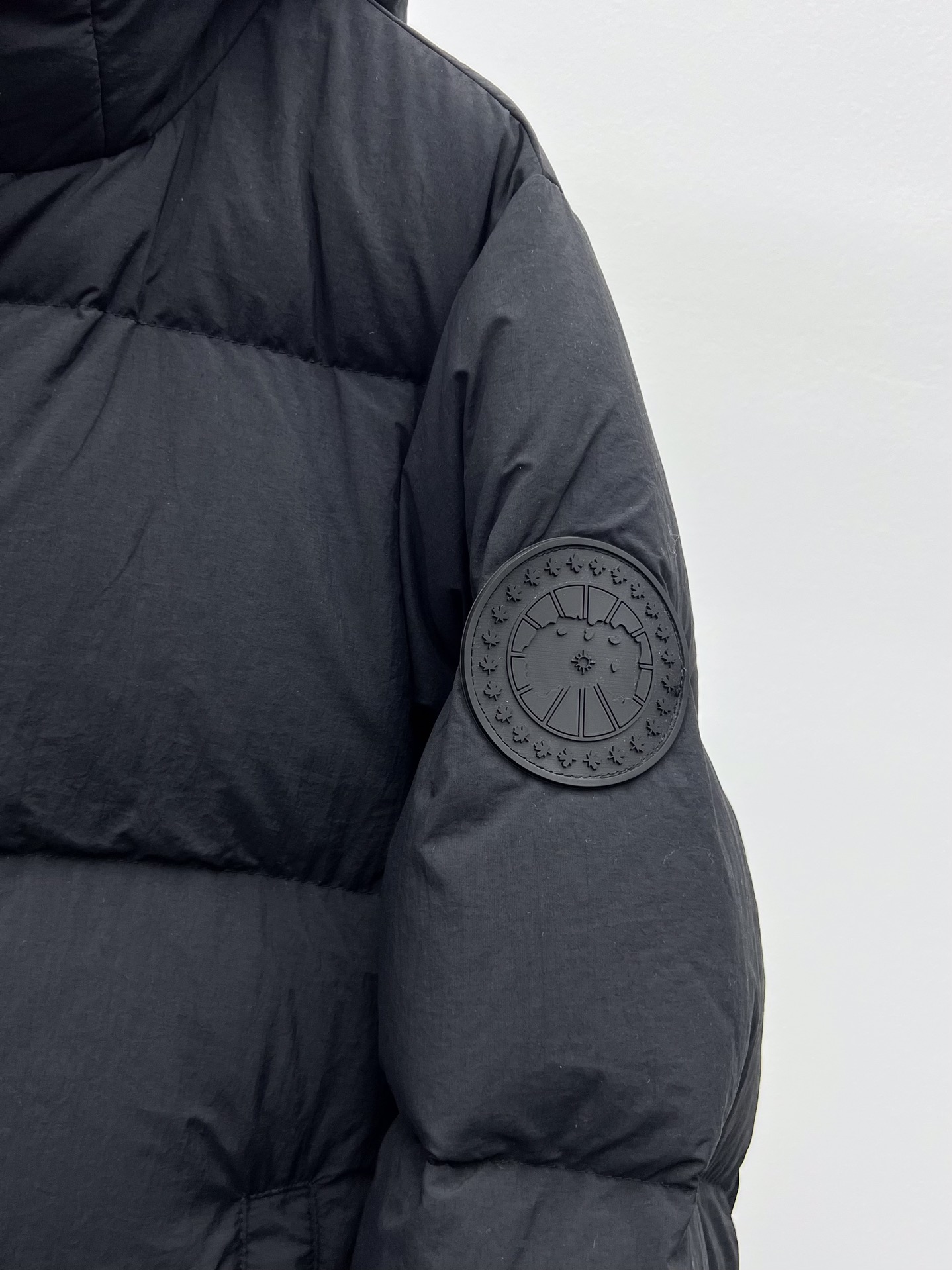 High-quality Canada Goose female suit with Cordura fabric for endurance and comfort - 图片 3