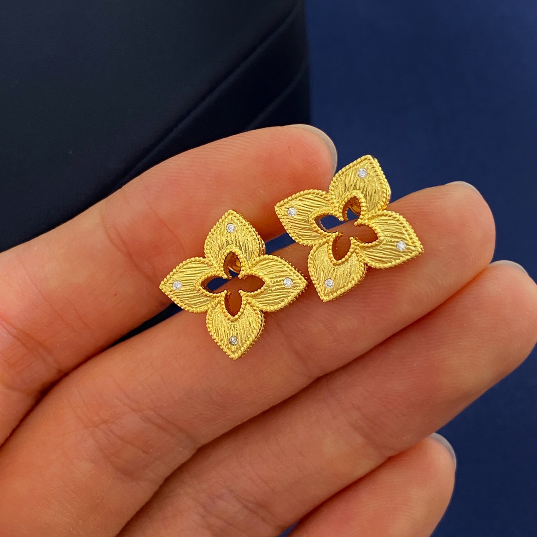 Orecchini Van Cleef Arpels Venetian Princess in oro giallo con accenti di diamanti trasparenti da 15 mm