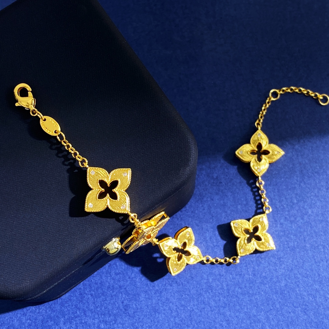 Van Cleef Arpels Venetian Flower bracelet Yellow gold with clear diamond accents and red enamel detail 18cm