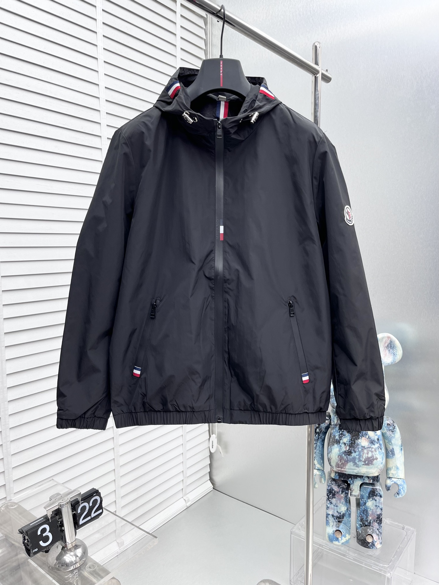 NO:521795,Moncle* 2025 spring new men's jacket, counter custom fabrics are breathable and comfortable, impeccable details, brand elements design concept, reflect high quality, delicate and soft feel, casual cut, and the upper body style is superb. Number of sizes M~3XL,, jackets & coats, jackets & coats, alexander wang19860909Moncle* 2025春季新款男士夹克外套,专柜定制面料透气舒适度高,细节无可挑剔,品牌元素设计理念,体现高品质,手感细腻柔软呈现休闲裁剪,上身版型超赞 码数M～3XL,,jackets & coats,jackets & coats,alexander wang,Men's clothing