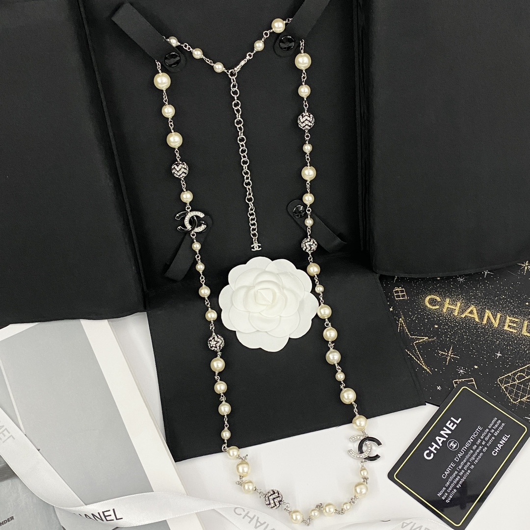 Chanel Necklace with White Pearls and Crystal CC Logo, Elegant Sweater Chain 7 i1727585844 6279 3