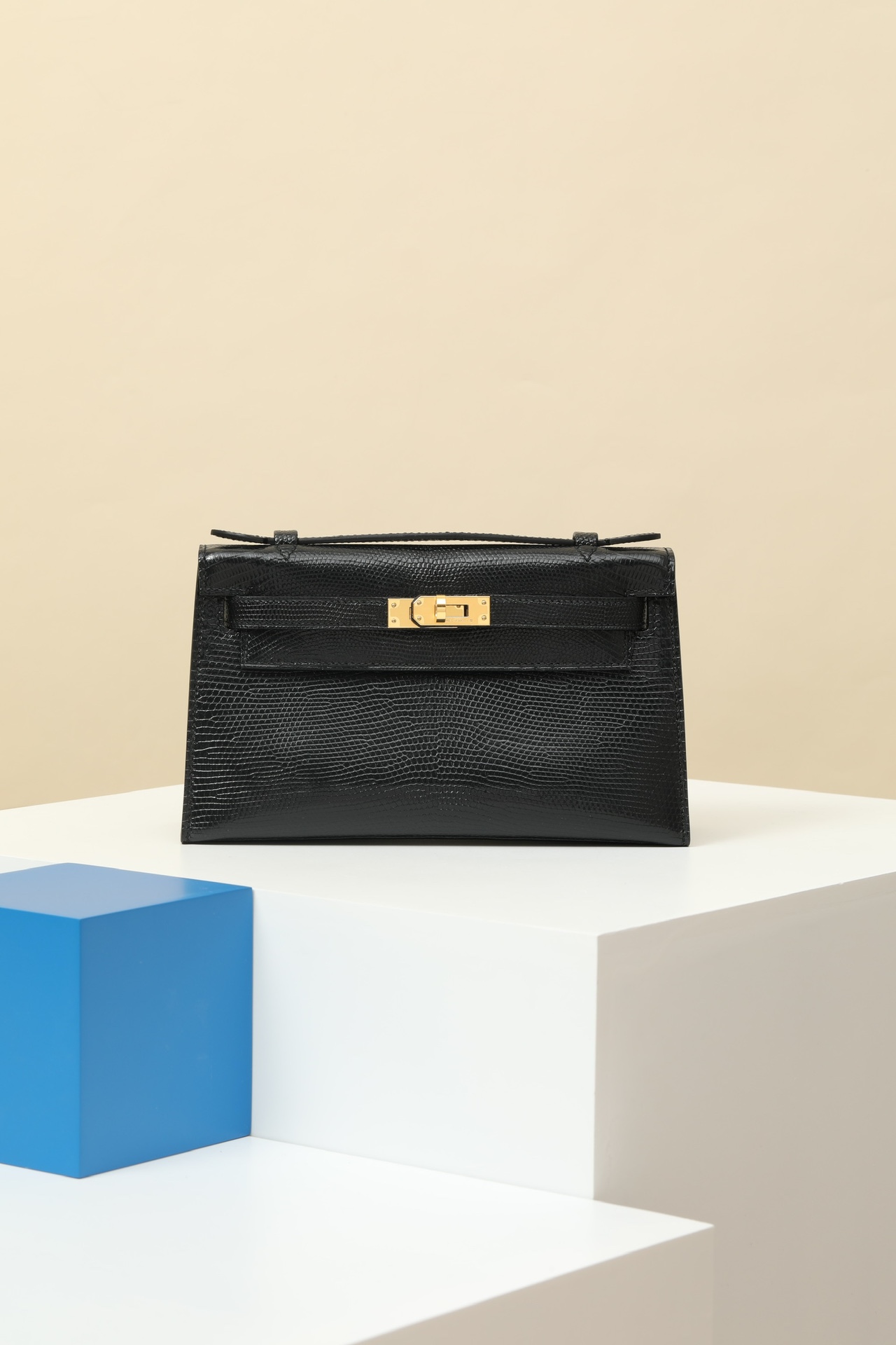 Hermes Kelly Bolsos de mano Bolsos cruzados y bandoleras Negro Oro Mini