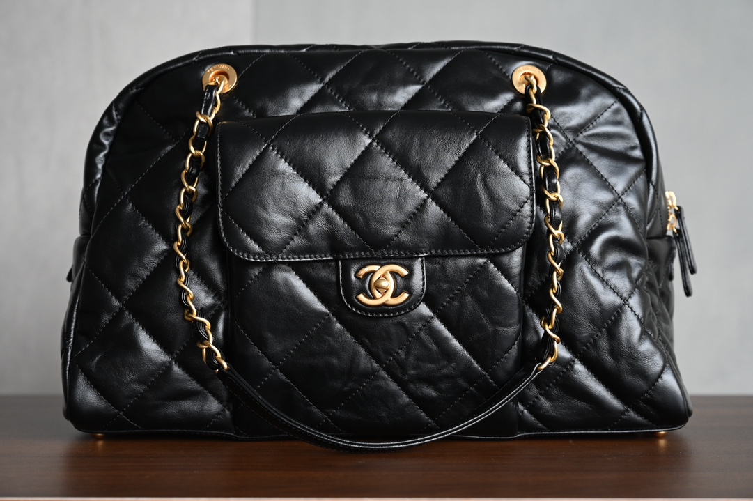 ❏Cuero original❏ 𝐂𝐡𝐚𝐧𝐞𝐥 𝟐𝟒𝐀 Bolso bowling negro grande en venta𝟶𝟶𝗋𝗆𝖻 comprado y desarrollado ~ Baozi, que…