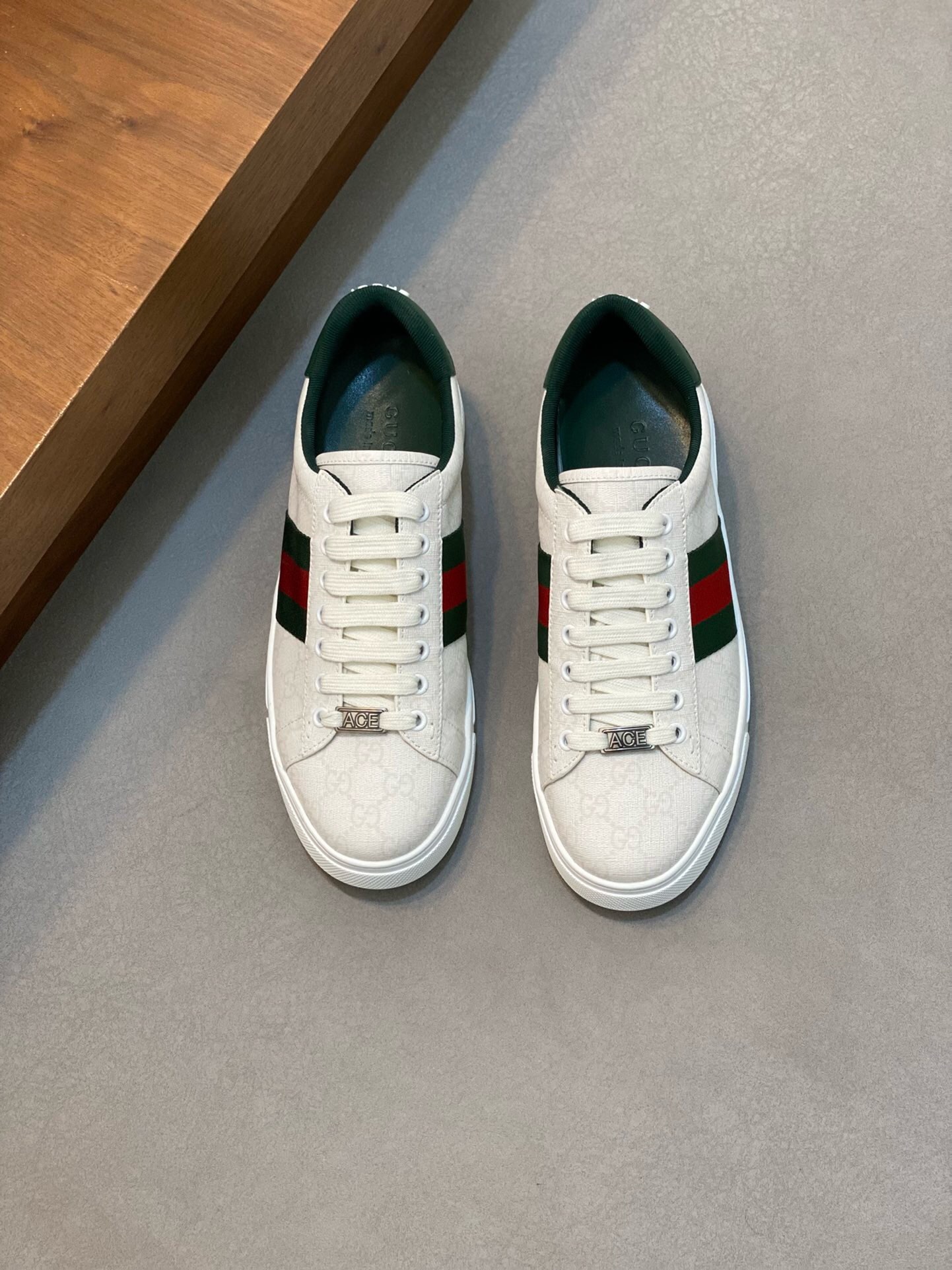 NO:219271,Brand G U C C I Color white shoes, size 35-45 couples, price, material Guqi counter synchronizes new casual shoes!  High quality Top version 1:1 made fashionable and trendy details impeccable with imported calfskin made of soft and comfortable cowhide inner foot feeling comfortable and superior quality original outsole, Guqi casual shoes, cowhide19860909品牌G U C C I 颜色小白鞋 码数35-45情侣款 价格 材质古奇专柜同步新品休闲鞋！高品质 顶级版本1:1制作时尚潮流细节无可挑剔采用进口小牛皮制作柔软舒适牛皮内里脚感舒适品质优越原版大底,古奇 休闲鞋,cowhide,Men's shoes