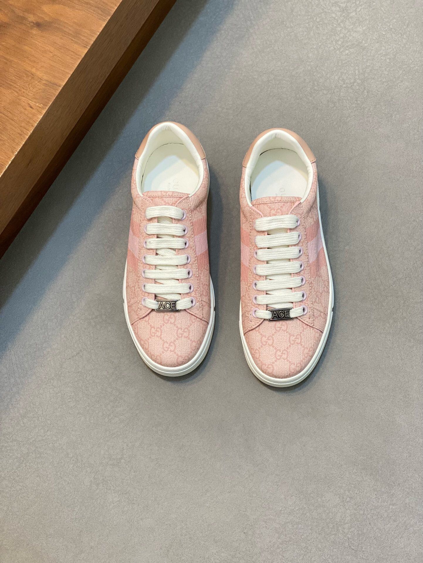 NO:218897,Brand G U C C I Color white shoes, size 35-45 couples, price, material Guqi counter synchronizes new casual shoes!  High quality Top version 1:1 made fashionable and trendy details impeccable with imported calfskin made of soft and comfortable cowhide inner foot feeling comfortable and superior quality original outsole, Guqi casual shoes, cowhide19860909品牌G U C C I 颜色小白鞋 码数35-45情侣款 价格 材质古奇专柜同步新品休闲鞋！高品质 顶级版本1:1制作时尚潮流细节无可挑剔采用进口小牛皮制作柔软舒适牛皮内里脚感舒适品质优越原版大底,古奇 休闲鞋,cowhide,Men's shoes