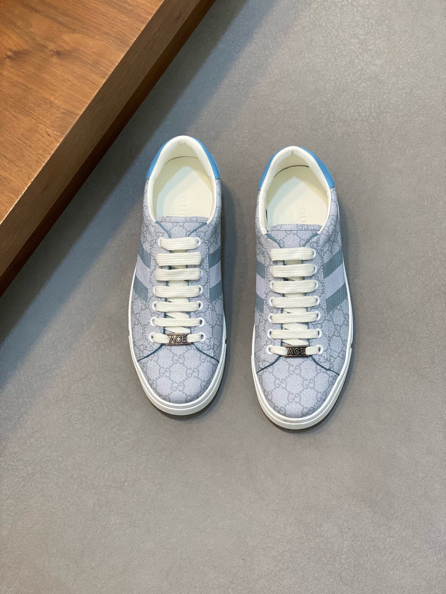 NO:217543,Brand G U C C I Color white shoes, size 35-45 couples, price, material Guqi counter synchronizes new casual shoes!  High quality Top version 1:1 made fashionable and trendy details impeccable with imported calfskin made of soft and comfortable cowhide inner foot feeling comfortable and superior quality original outsole, Guqi casual shoes, cowhide19860909品牌G U C C I 颜色小白鞋 码数35-45情侣款 价格 材质古奇专柜同步新品休闲鞋！高品质 顶级版本1:1制作时尚潮流细节无可挑剔采用进口小牛皮制作柔软舒适牛皮内里脚感舒适品质优越原版大底,古奇 休闲鞋,cowhide,Men's shoes