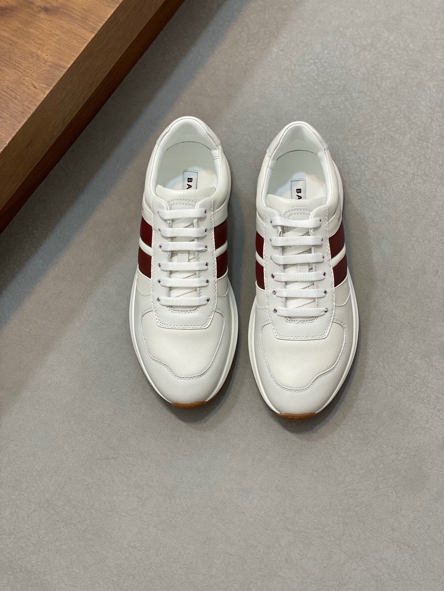 NO:219062,Brand B A L L Y original color matching code number 39-44 standard code Price Material Bally new men's classic casual shoes simple atmospheric super high-quality style choice top layer cowhide fabric with luxurious cowhide inner smooth lines light and comfortable original wear-resistant ultra-light sole, Bally casual shoes, ballly, cowhide19860909品牌B A L L Y 颜色原版配色 码数39-44标准码 价格 材质巴利新款男士 经典休闲鞋简约大气超高逼格选用头层牛皮搭配面料搭配奢华牛皮内里流畅线条轻便舒适原版 耐磨超轻大底,巴利 休闲鞋,bally,cowhide,Men's shoes