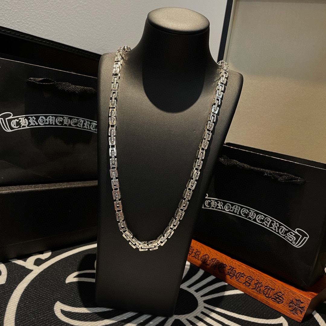 新款【专柜品质】Chrome Hearts克罗心 经典复古多元素项链 凹凸造型不同的花纹设计风格 呈现出与众不同 十字架 童军花是克罗心的志 3