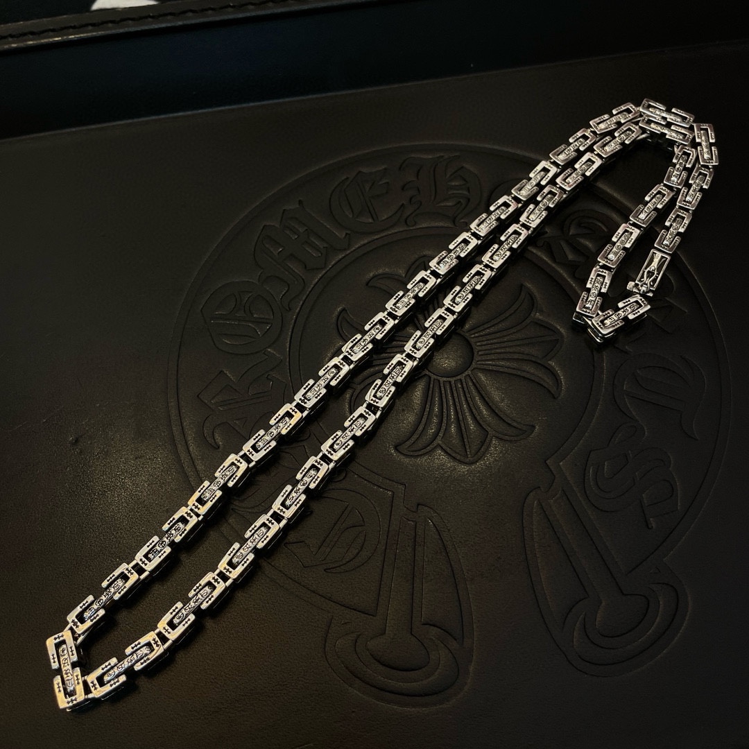 新款【专柜品质】Chrome Hearts克罗心 经典复古多元素项链 凹凸造型不同的花纹设计风格 呈现出与众不同 十字架 童军花是克罗心的志 4