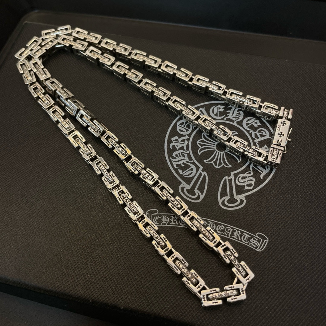 新款【专柜品质】Chrome Hearts克罗心 经典复古多元素项链 凹凸造型不同的花纹设计风格 呈现出与众不同 十字架 童军花是克罗心的志 5