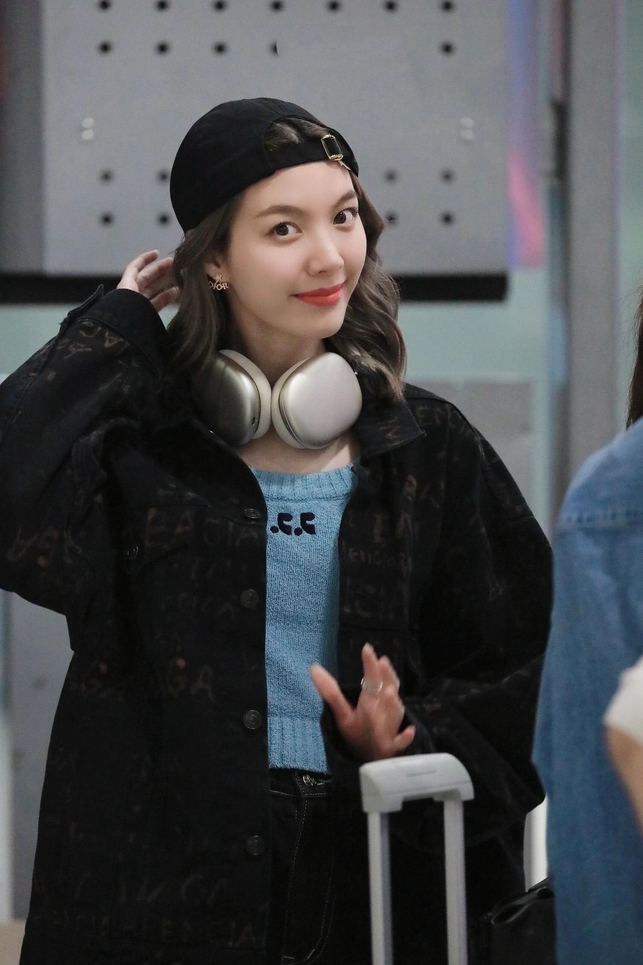 。Balenciaga 水洗满印外套
定制7*7双韵交辉织锦 质地细腻 舒适贴肤 饰以满印Bleachy