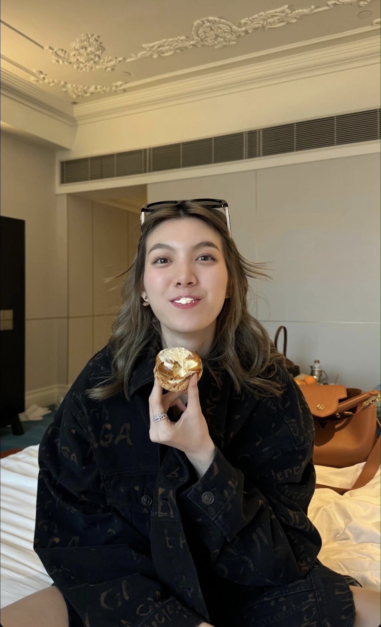 。Balenciaga 水洗满印外套
定制7*7双韵交辉织锦 质地细腻 舒适贴肤 饰以满印Bleachy