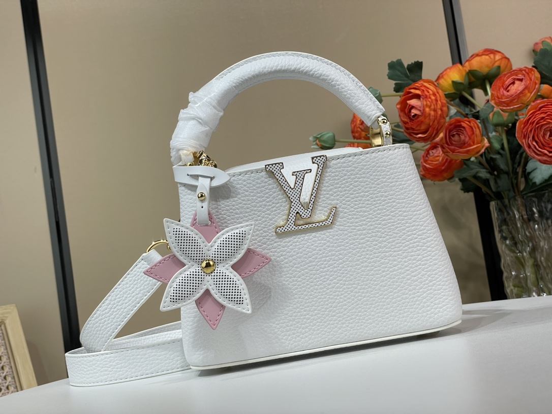 Louis Vuitton LV Capucines Sacs À Main Blanc Taurillon Cuir de vache Mini M21416