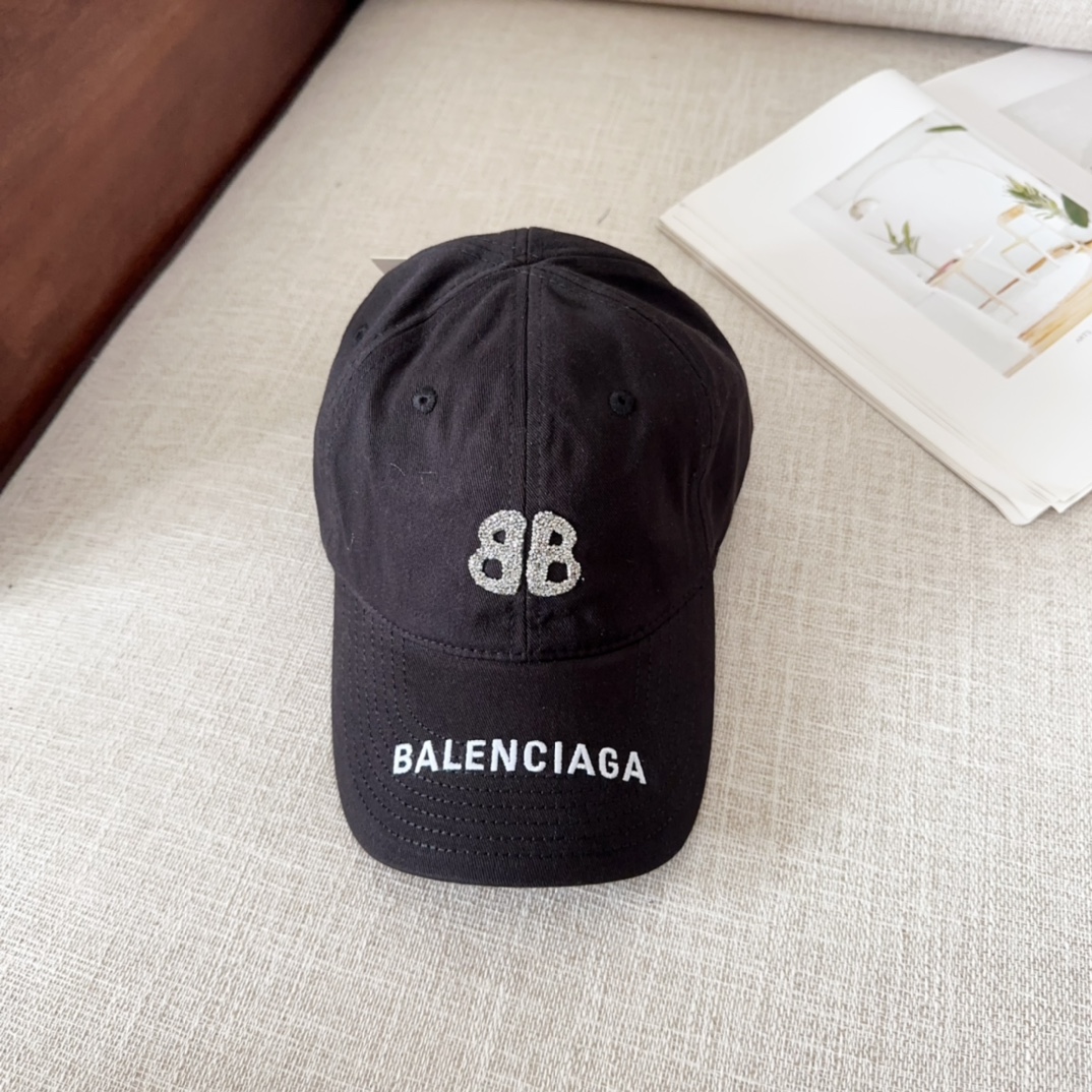 Balenciaga Moda
 Sombreros Gorras Fashion