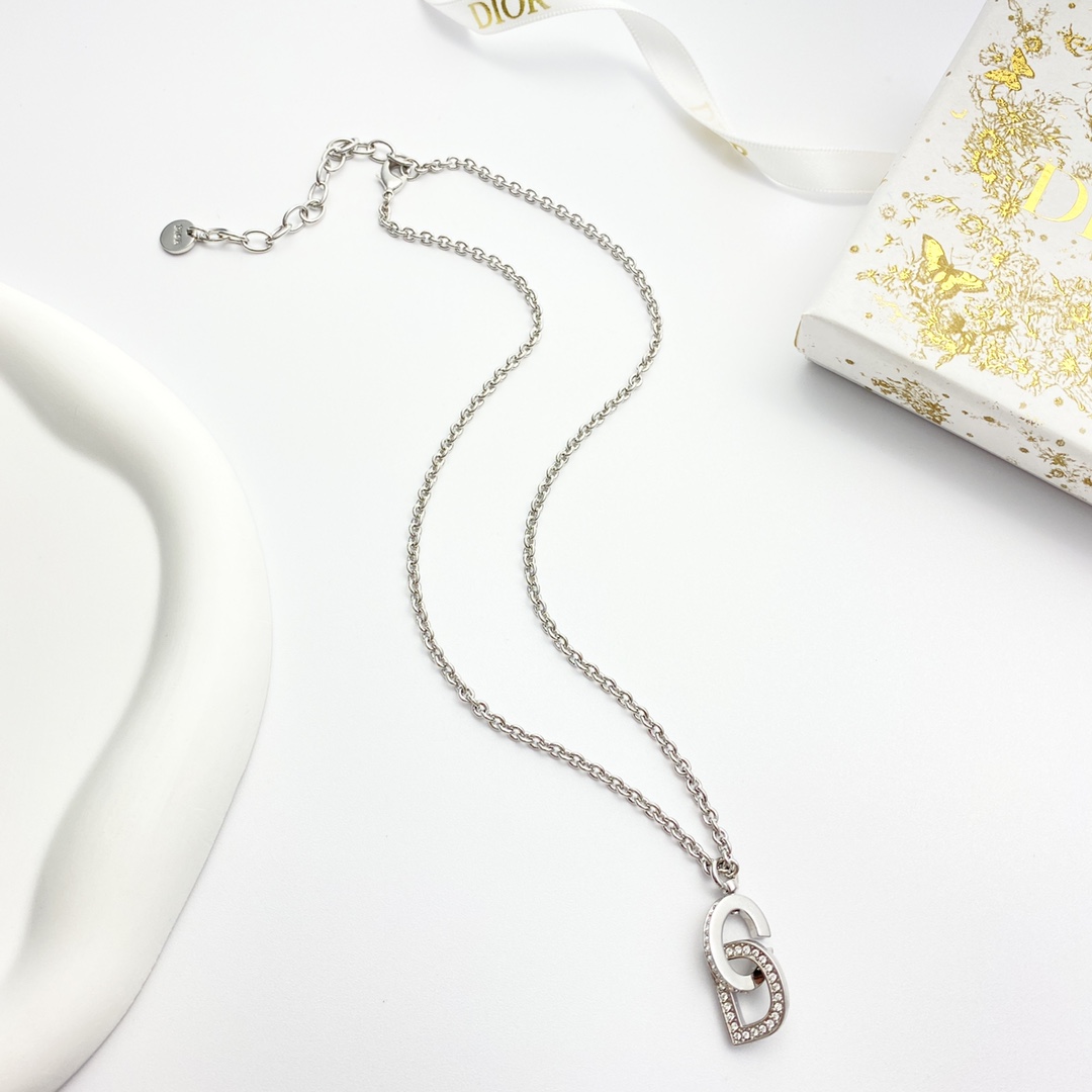 Dior Rhinestone CD Letter Necklace - Stylish & Elegant Women's Jewelry 3 i1727663245 8159 1