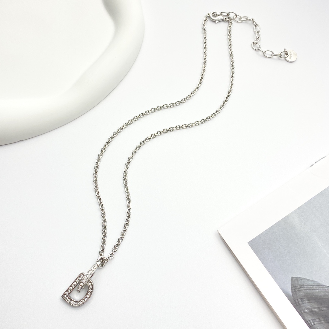 Dior Rhinestone CD Letter Necklace - Stylish & Elegant Women's Jewelry 4 i1727663245 988 2