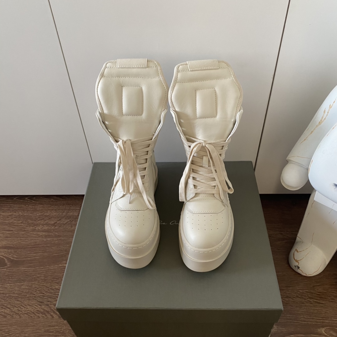 NO:236525,Couple model Rick Ownes New vans shoes, this infringing Vans series is really cool! No matter how you wear the invincible combination, you will look good, no matter how you wear it, no matter how you look, no matter how you wear it, no matter how you look. It's a perfect God of War shoes! The original customization details are very finely processed. All leather materials are imported, handmade stitching, original private molded milk-scented bottom! ! Size: 35-42 for women (40.41.42 for custom-made non-return and exchange) 40-46 for men (45.46 for custom-made non-return and exchange), casual shoes/sports shoes, sneakers, cowhide19860909情侣款 Rick Ownes 瑞克·欧文斯新款vans板鞋,这款火到不行的侵权Vans系列真的太帅了！无敌搭配怎么穿都好看 完全不分穿搭不分人 妥妥的战神之鞋！原版定制细节处理很精细 皮料全部进口牛皮 手工缝线 原版私模奶香大底！！ 码数:女35-42（女40.41.42定做不退换） 男40-46 (男45.46定做不退換),休闲鞋/运动鞋,sneakers,cowhide,Women's Shoes