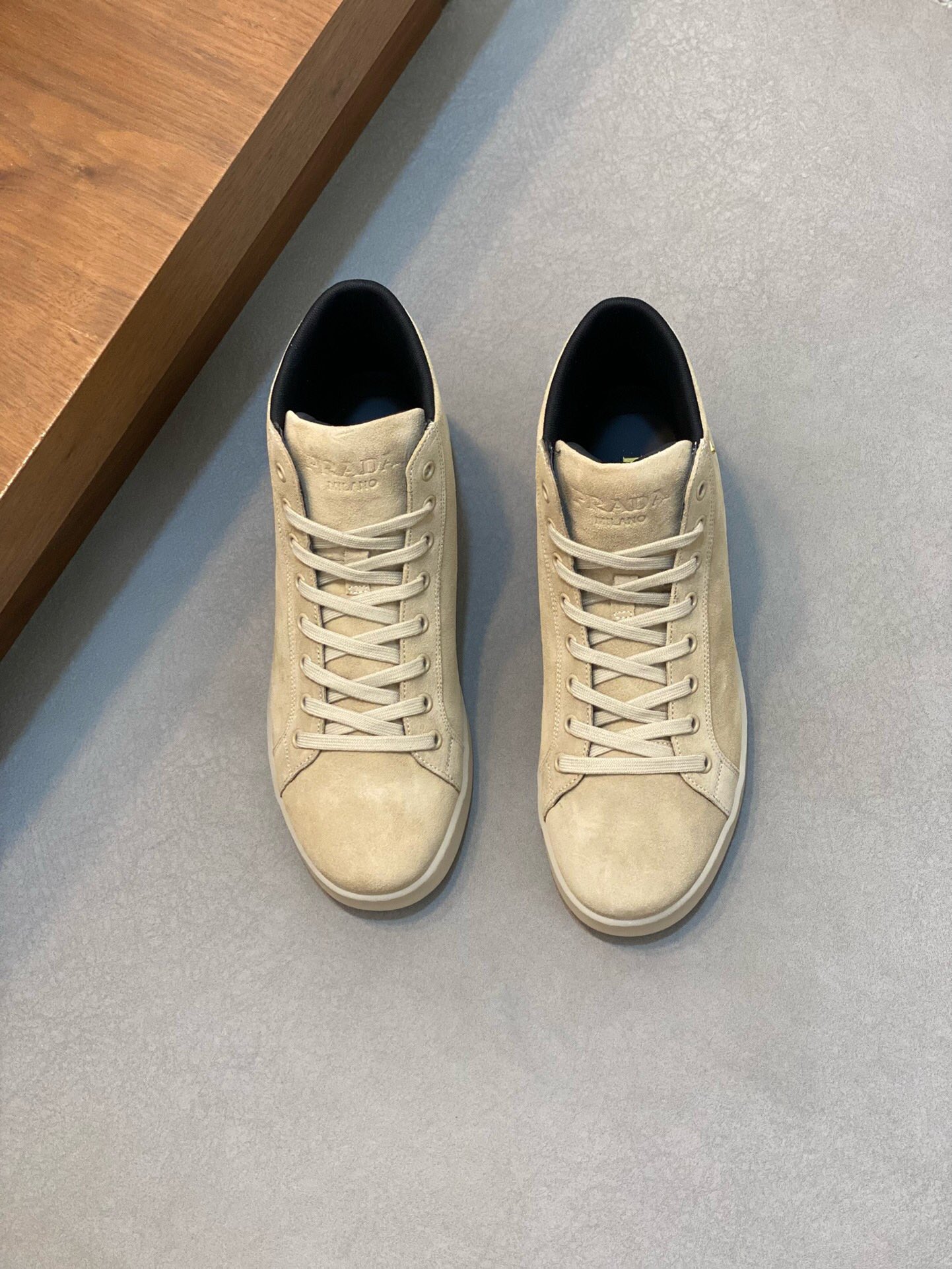 NO:219376,Brand P R A D A Color Original Color Code Number 39-44 Standard Code Price Material Prada New Product Original Single Product High Top Casual Sports Shoes!  The upper is made of original soft cowhide with Prada logo mesh lining. The original molded sole of cowhide is made of high quality. Prada, prada, sneakers, cowhide19860909品牌P R A D A 颜色原版配色 码数39-44标准码 价格 材质普拉达新品原单货高帮 休闲 运动鞋！鞋面采用原版柔软牛皮搭配普拉达标识网布内里 牛皮垫脚原版开模大底、高品质值得拥有,普拉达,prada,sneakers,cowhide,Men's shoes