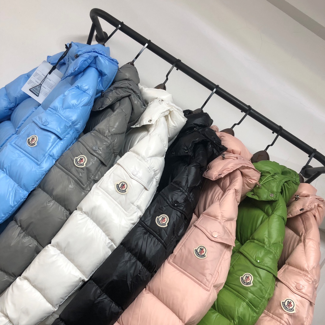 Moncler/蒙口#MAYA玛雅陈奕迅明星同款经典中的典范#男女款！采用尼龙制成搭配标志性长方格绗缝是