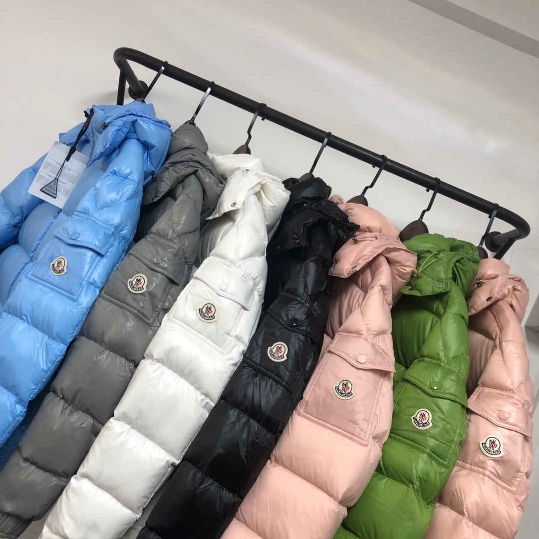 Moncler/蒙口#MAYA玛雅陈奕迅明星同款经典中的典范#男女款！采用尼龙制成搭配标志性长方格绗缝是