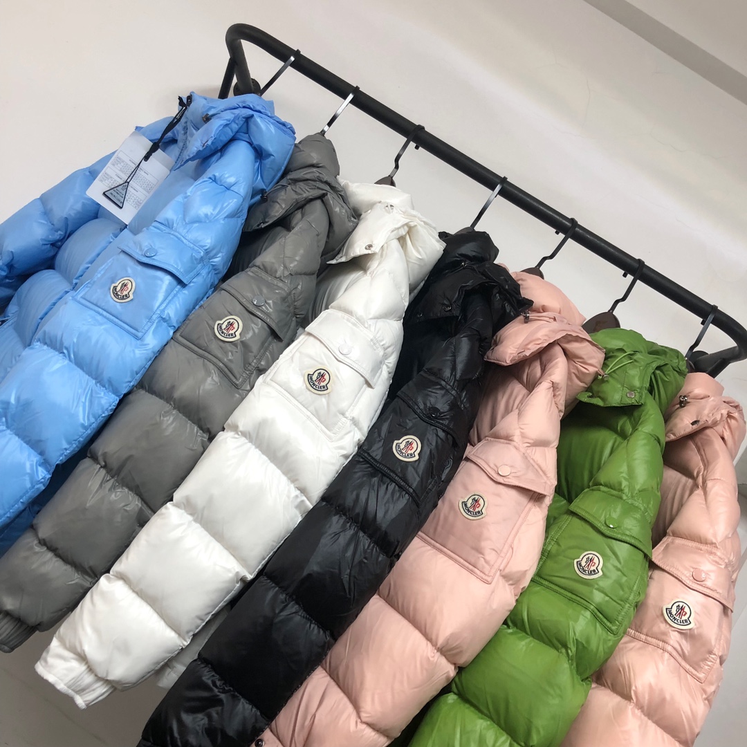 Moncler/蒙口#MAYA玛雅陈奕迅明星同款经典中的典范#男女款！采用尼龙制成搭配标志性长方格绗缝是