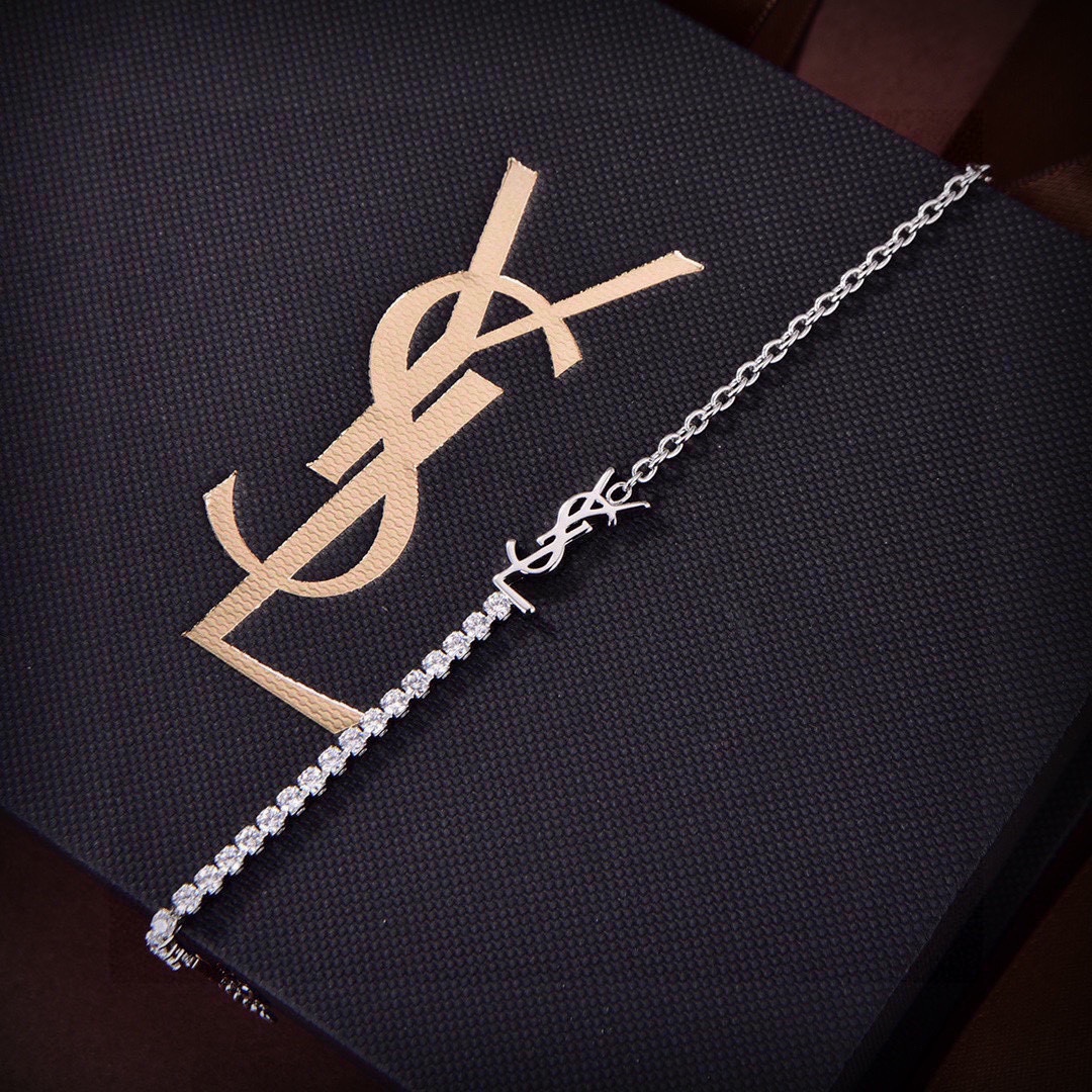 “Yves Saint Laurent: Iconic Luxury Fashion Brand with Elegant French Style” - 图片 4