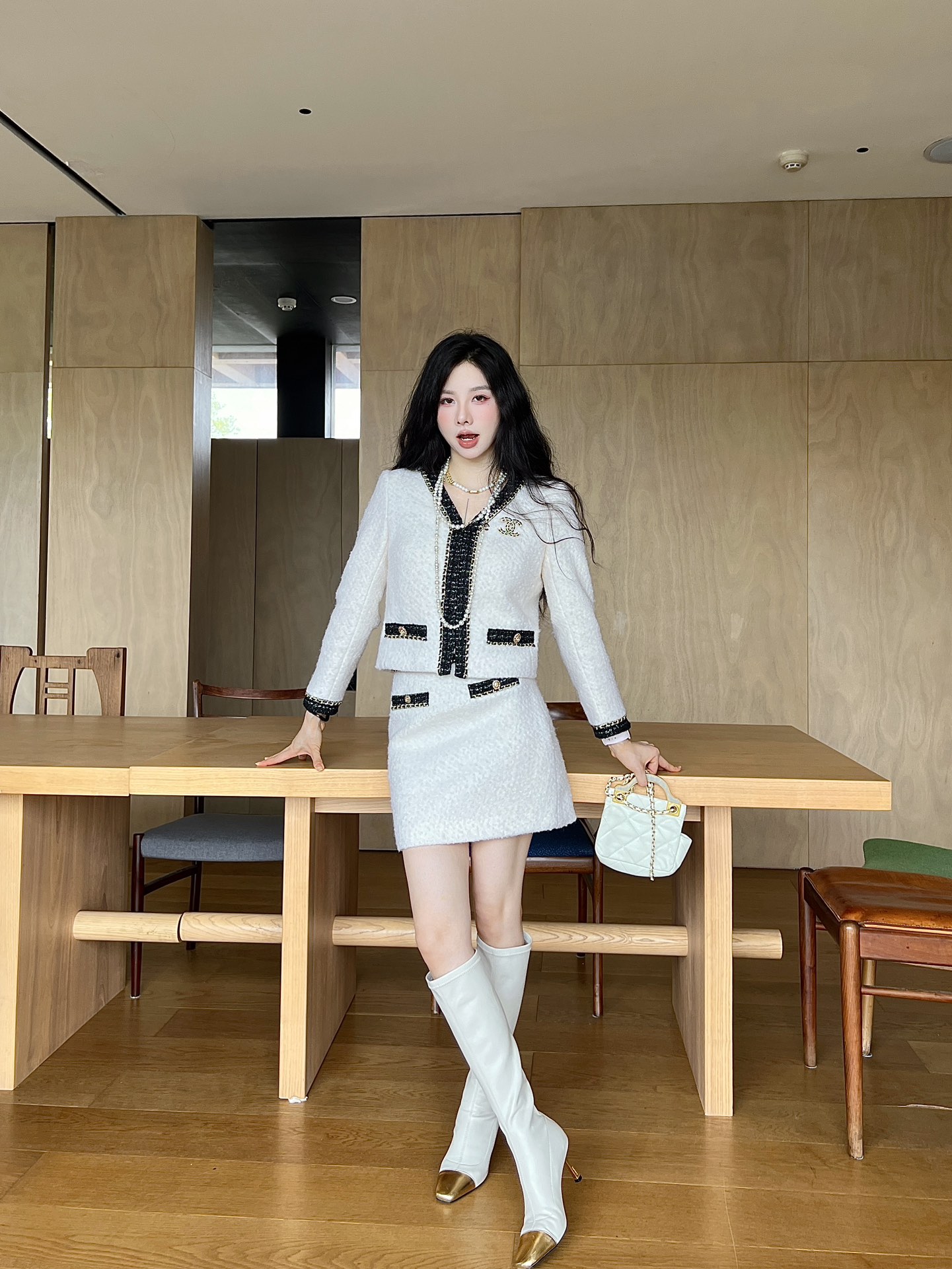 NO:712729,,,19860909,,,Women's clothing