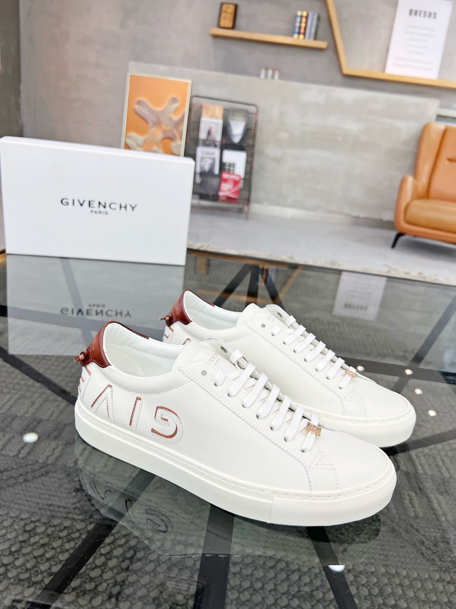 NO:219674,Brand GIVENCHY Color Original Color Number 38-44 Customized 45.46 Price Material Givenchy Top-grade Original Product!  The upper is sold simultaneously with imported cowhide and embossed design water-dyed cowhide leather. Original outsole. The style is fashionable, simple and elegant. All-match style. Givenchy casual shoes. Givenchy, given, given, cowhide.19860909品牌GIVENCHY 颜色 原版配色 码数38-44定做45.46 价格 材质纪梵希顶级·原单货！精品好货专柜 同步发售鞋面采用进口牛皮搭配压花设计水染牛皮里 原版大底 版型时尚简洁大方 百搭款,纪梵希休闲鞋,givenchy,givenchy,cowhide,Men's shoes