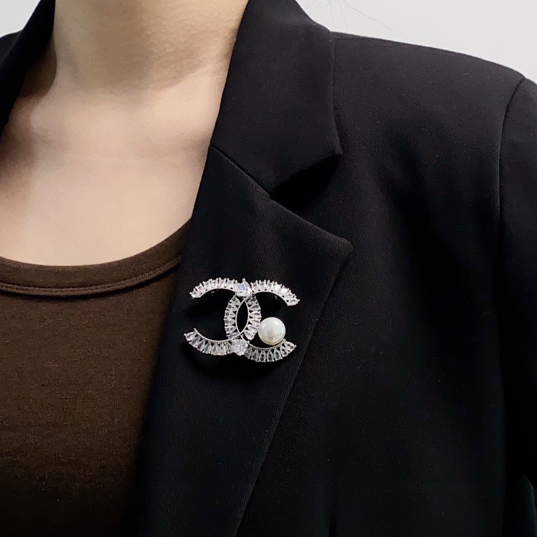 Chanel Pin: Latest White Diamond Version with Freshwater Pearl, Essential Women’s Ornament - 图片 1