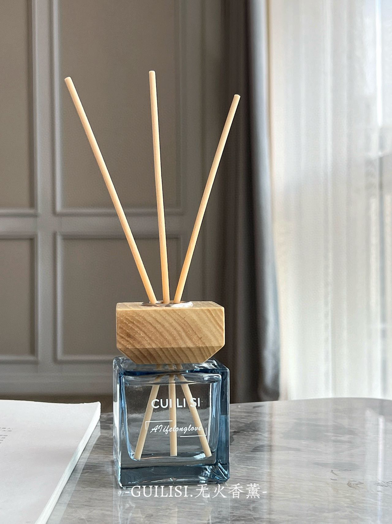 Flameless reed diffuser designed for slow, consistent fragrance - Comprehensive 4