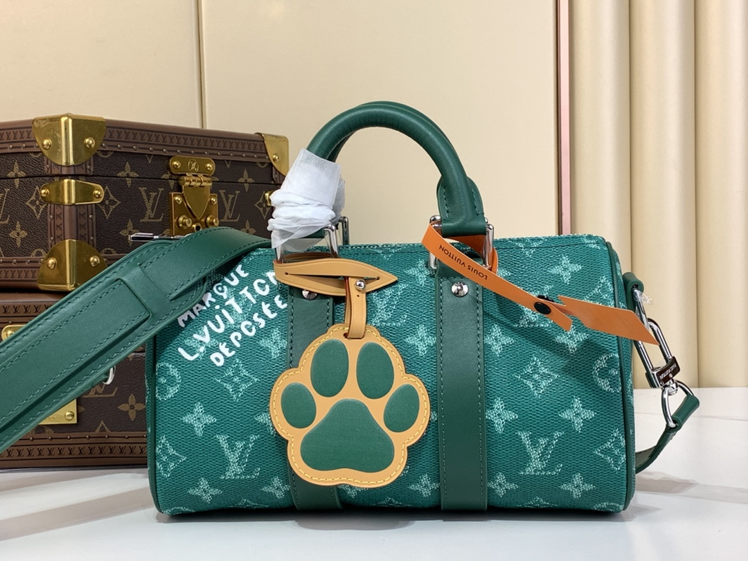 Acquistare
 Louis Vuitton Borsette Borse da Viaggio Verde Taurillon M12684