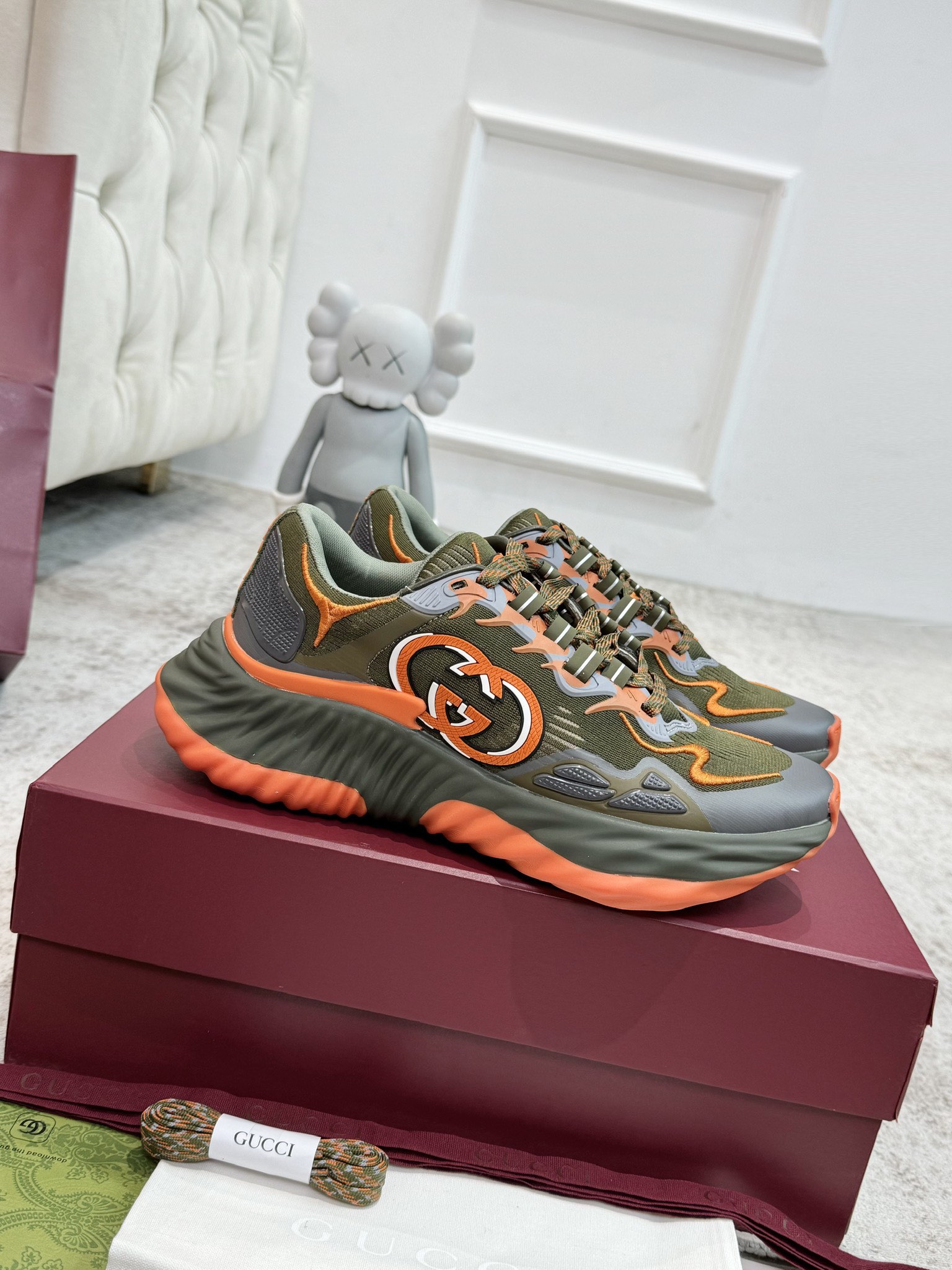 NO:679017,There is a big wave of trendy shoes from G family, and the latest 4 top versions are coming. Beautiful lines and high-end craftsmanship fully release the popular elements in the market. Every update will lead the fashion trend. The sizes are 35-40 for women and 39-45 for men, dad shoes, gucci19860909G家潮鞋大波浪,4最新款顶级版本重磅来袭.优美的线条搭配高端工艺,尽情释放了市场流行元素.每一次的更新,都将引领时尚潮流. 配码女35-40 男39——45,老爹鞋,gucci,Women's Shoes