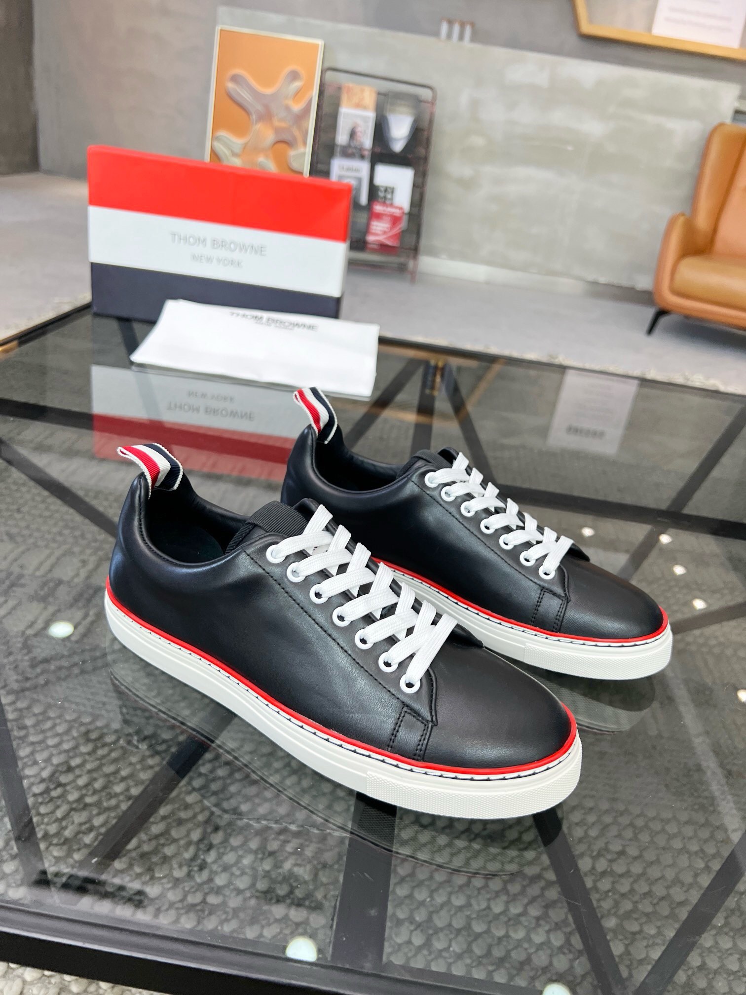 NO:218843,Brand THOM BROWNE Color Original Color Code 39-44 Customized 38.45 Price Material Tom Brown New Product Casual Shoes!  Original single quality Top development latest official website [THOM BROWNE (Tom Brown) [Delivery] Original single hot upper uses fabric, inner ox shoe body accessories open one to one, counter quality, you are still worried about wearing shoes, then you are your best choice for sports, casual, TB-Tom Brown, thom browne19860909品牌THOM BROWNE 颜色原版配色 码数39-44定做38.45 价格 材质汤姆·布朗新品 休闲鞋！原单品质 顶级开发最新官网【THOM BROWNE（汤姆.布朗）[得意]原单爆款鞋面采用布面 内里牛里鞋身配件一比一开模 专柜品质 亲们你还为穿着搭配鞋发愁那这款鞋你就是你不二的选择运动 休闲两不误,TB-汤姆布朗,thom browne,Men's shoes