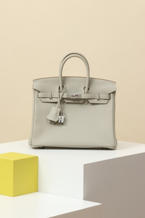 Elegant Togo Leather Handbag with Palladium Hardware - 25cm, Pearl Gray 1 Elegant Togo Leather Handbag with Palladium Hardware – 25cm, Pearl Gray